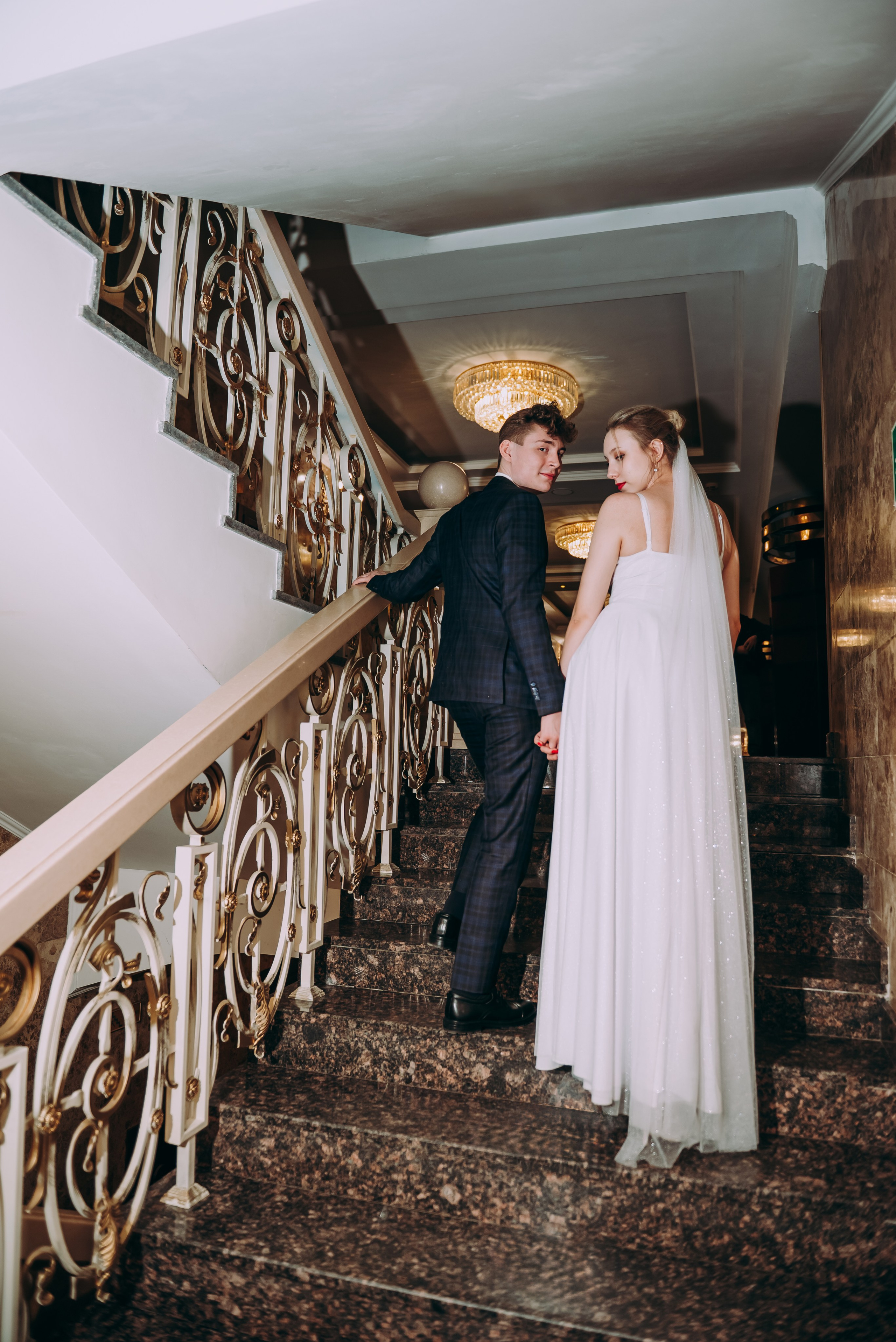 Свадебная фотосессия в музыкальном театре в г. Кемерово