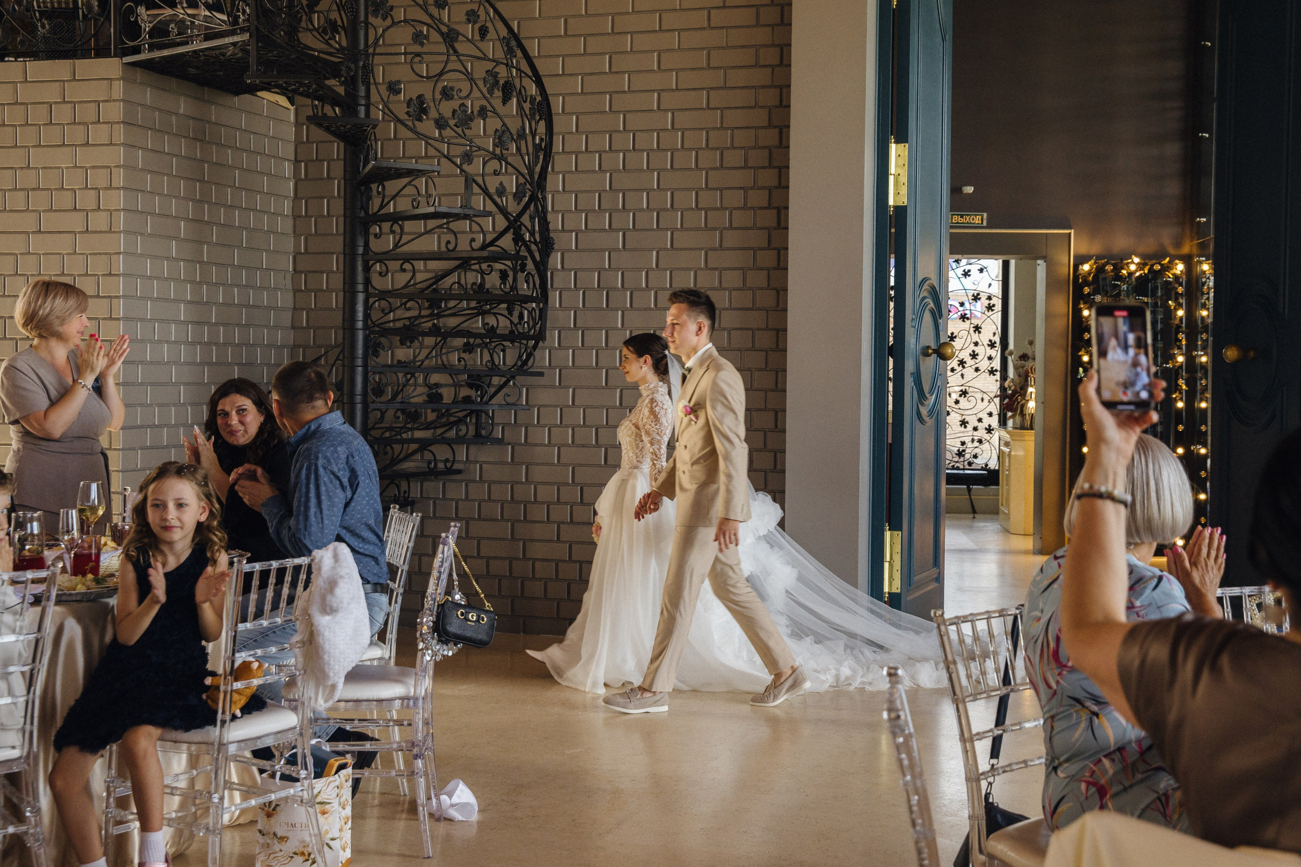 Банкет (Ксения & Никита). Свадебные фотографы в г. Сургут Маркова Наталья и Замахина Елена