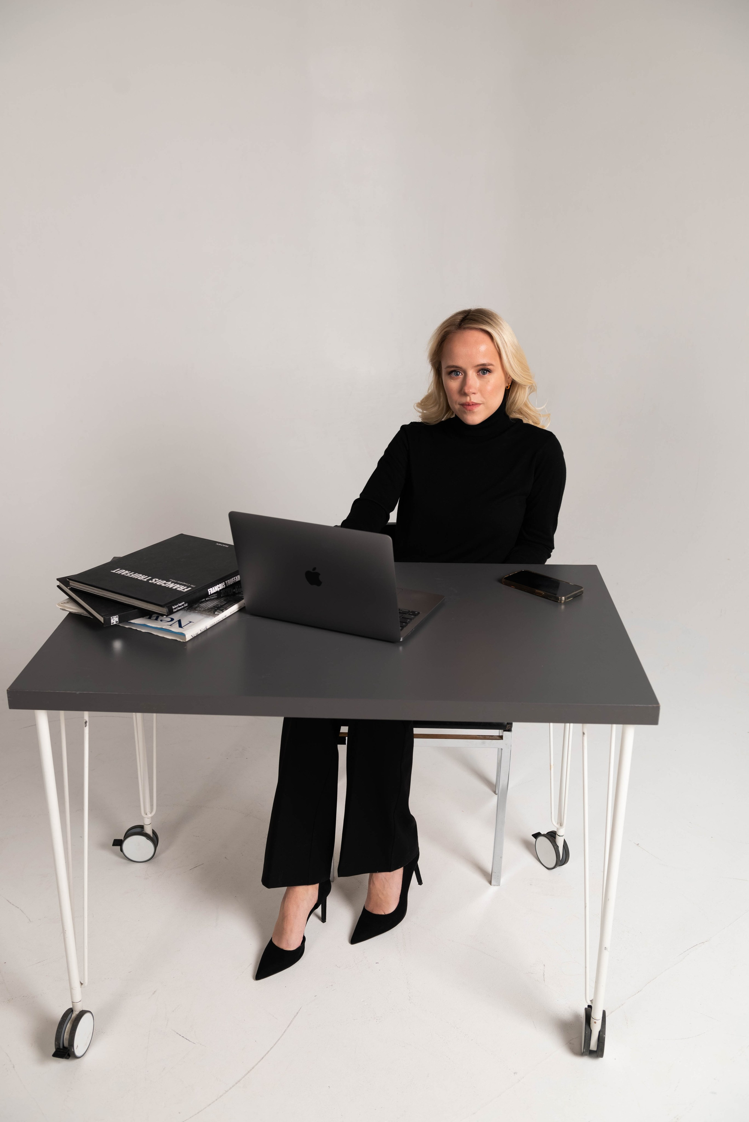 Полина Возиян (съемка для блога юриста @ation.law). Фотограф Москва Настя Профотовна. Репортажные, свадебные и контент фотосессии