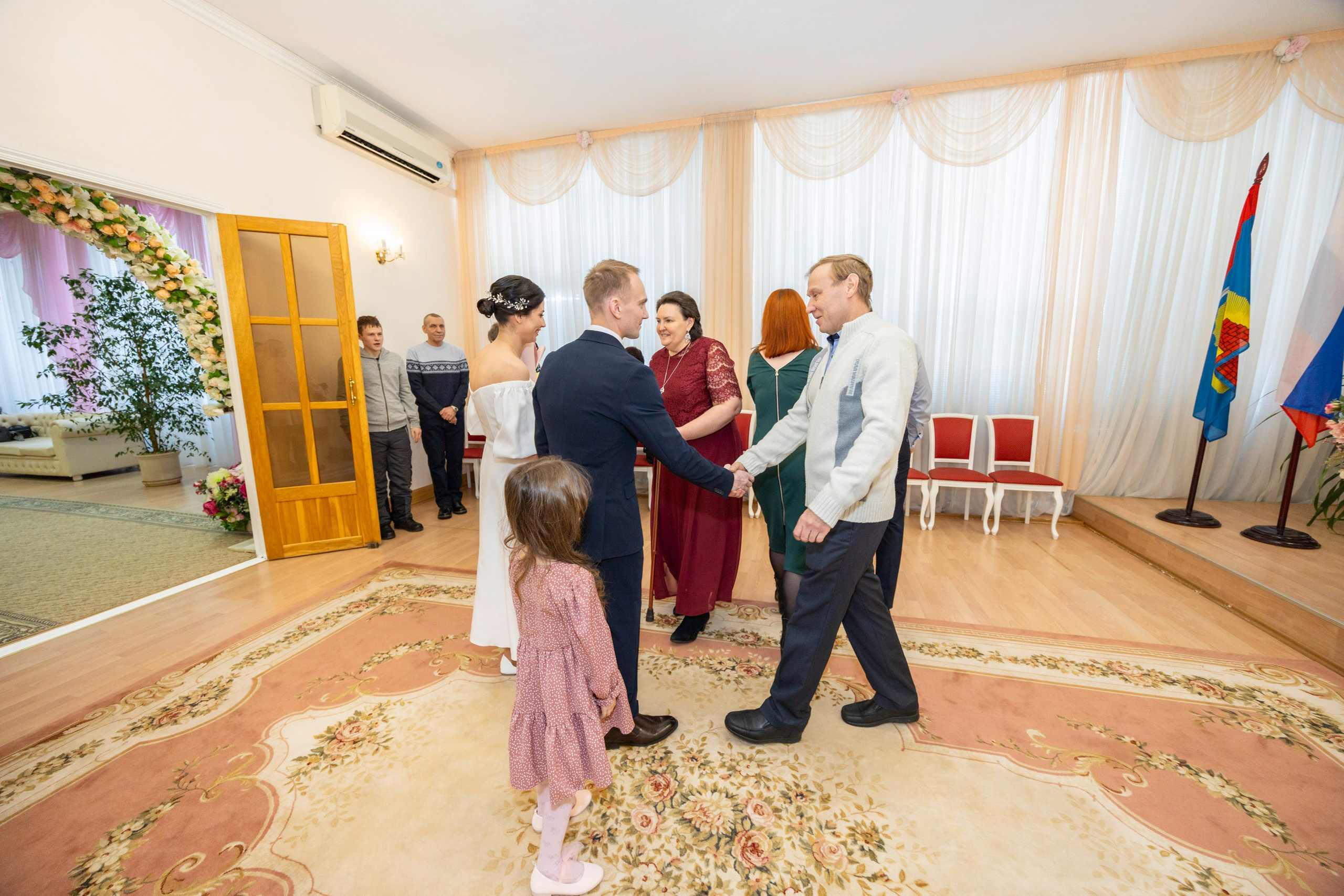 Свадьба, роспись в ЗАГСе, венчание, крещение, выписка из роддома — фотосъёмка. Визуальная упаковка брендов и проектов через фото и видеопроизводство