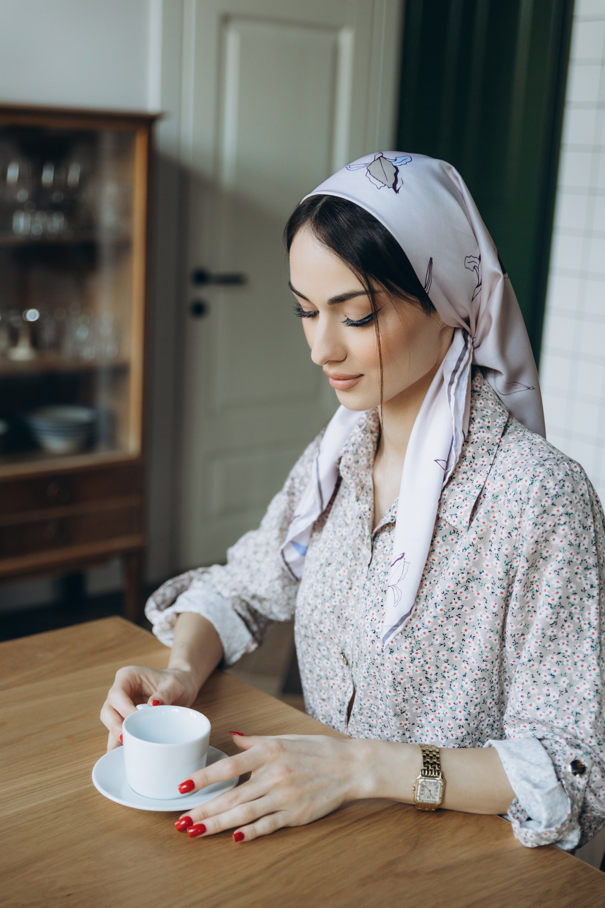 КОНТЕНТ (Дизайнерские платки). Photographer — Regina Sal’manova. Uray