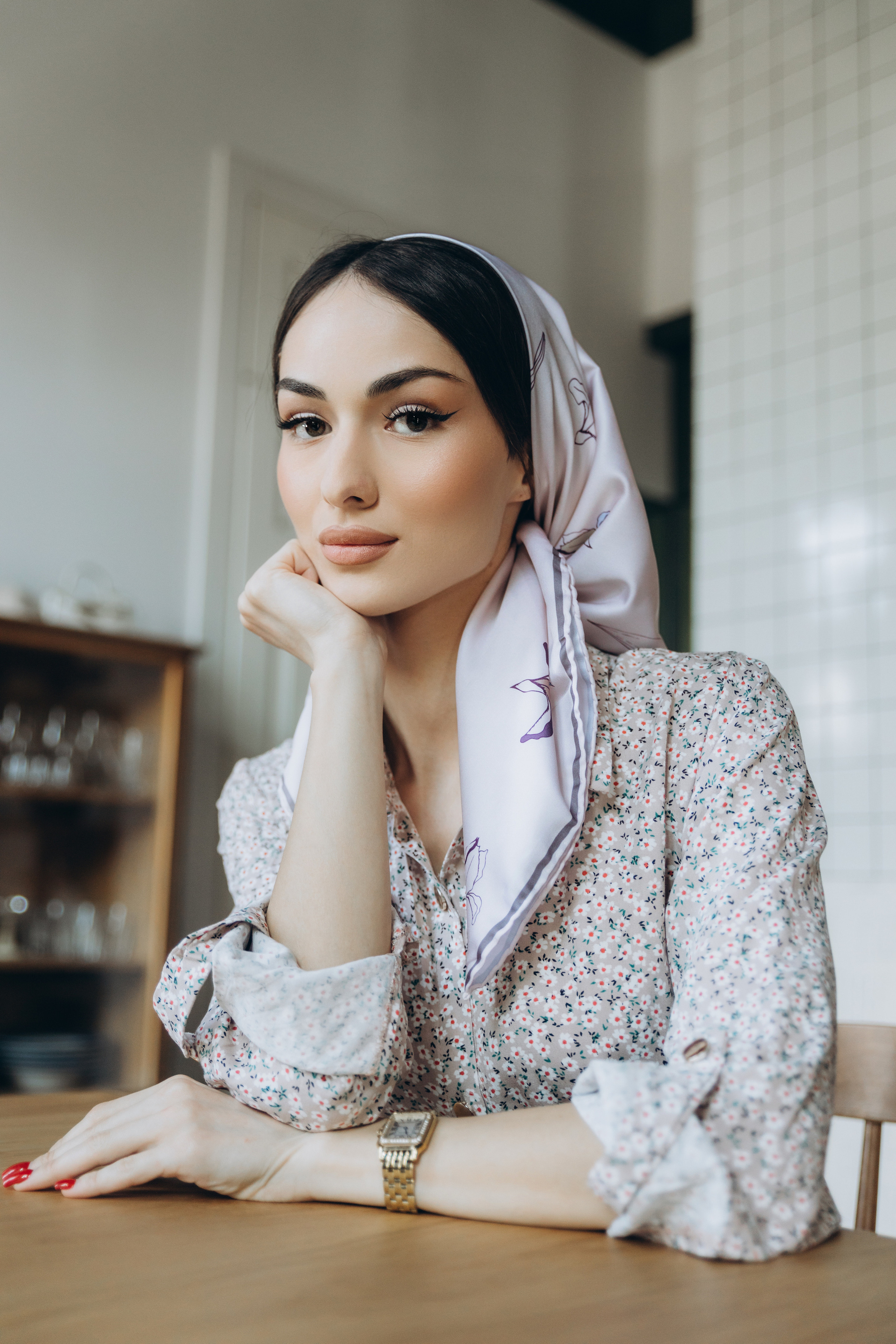 КОНТЕНТ (Дизайнерские платки). Photographer — Regina Sal’manova. Uray