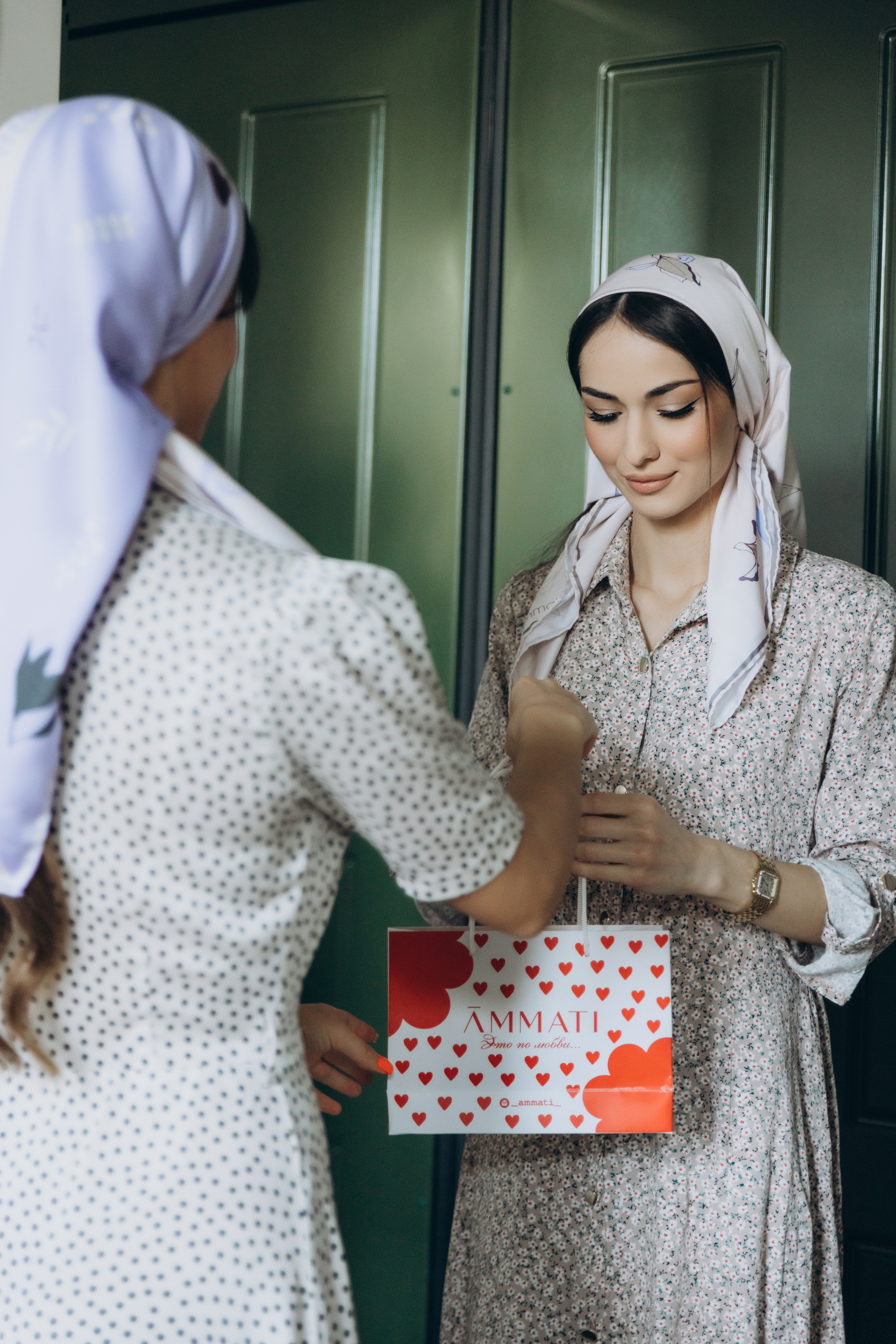 КОНТЕНТ (Дизайнерские платки). Photographer — Regina Sal’manova. Uray