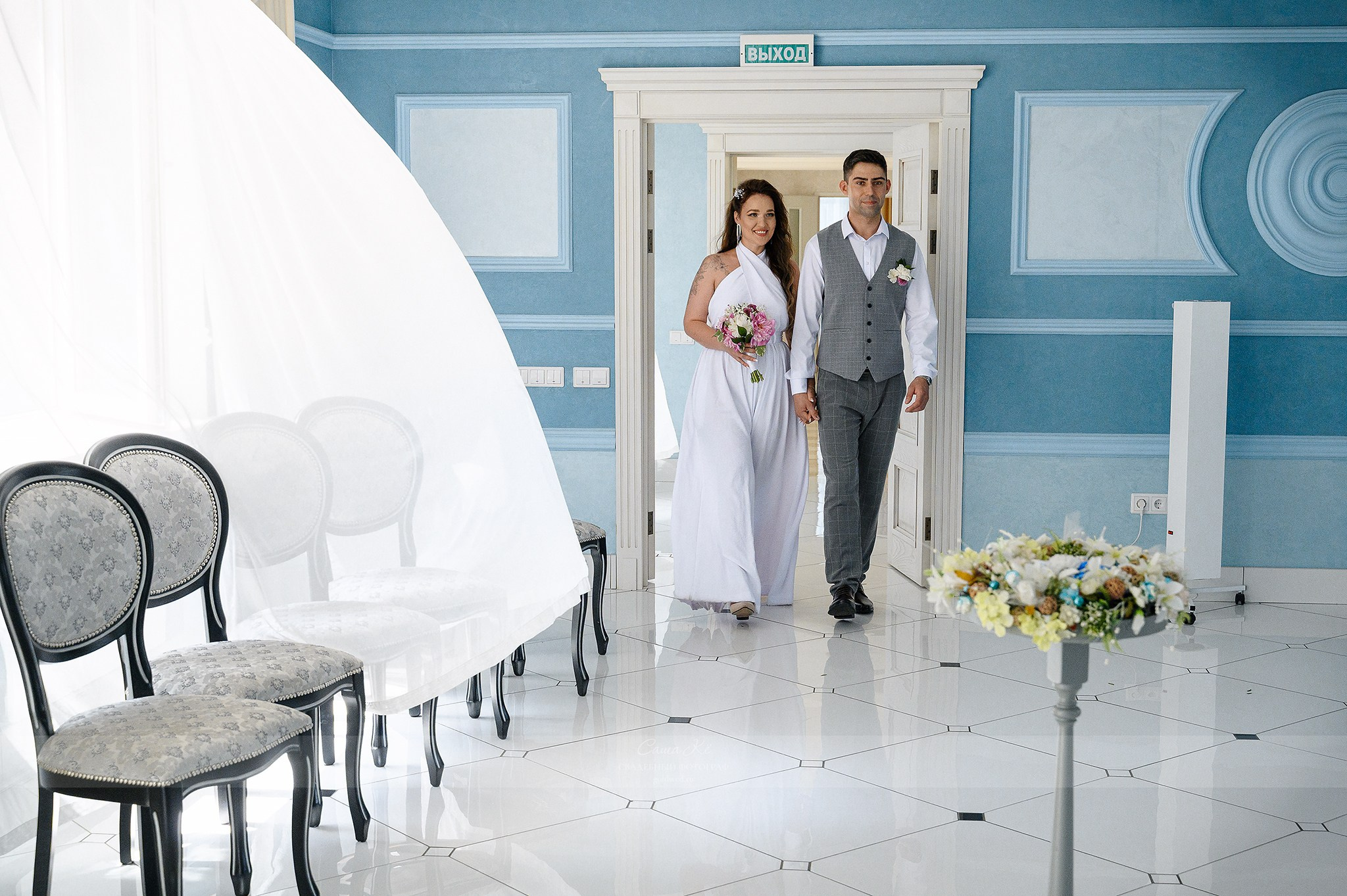 Свадебная фотосессия в Нарымском сквере Новосибирска. Свадебный и семейный, event фотограф, фоторепортаж в Новосибирске — Саша Кё