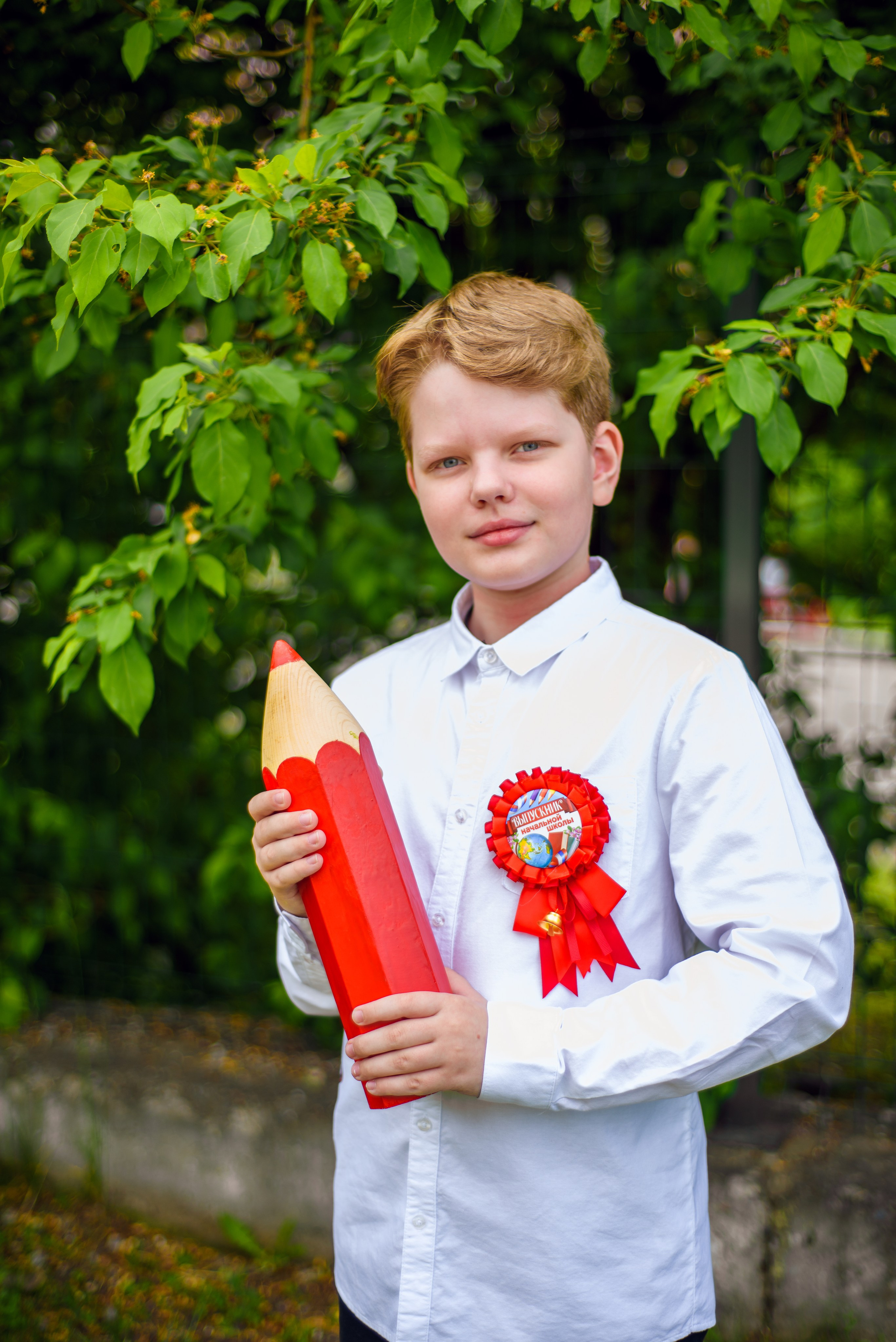Фотосъемка в школьном саду. Фотограф. Выпускные альбомы в Барнауле