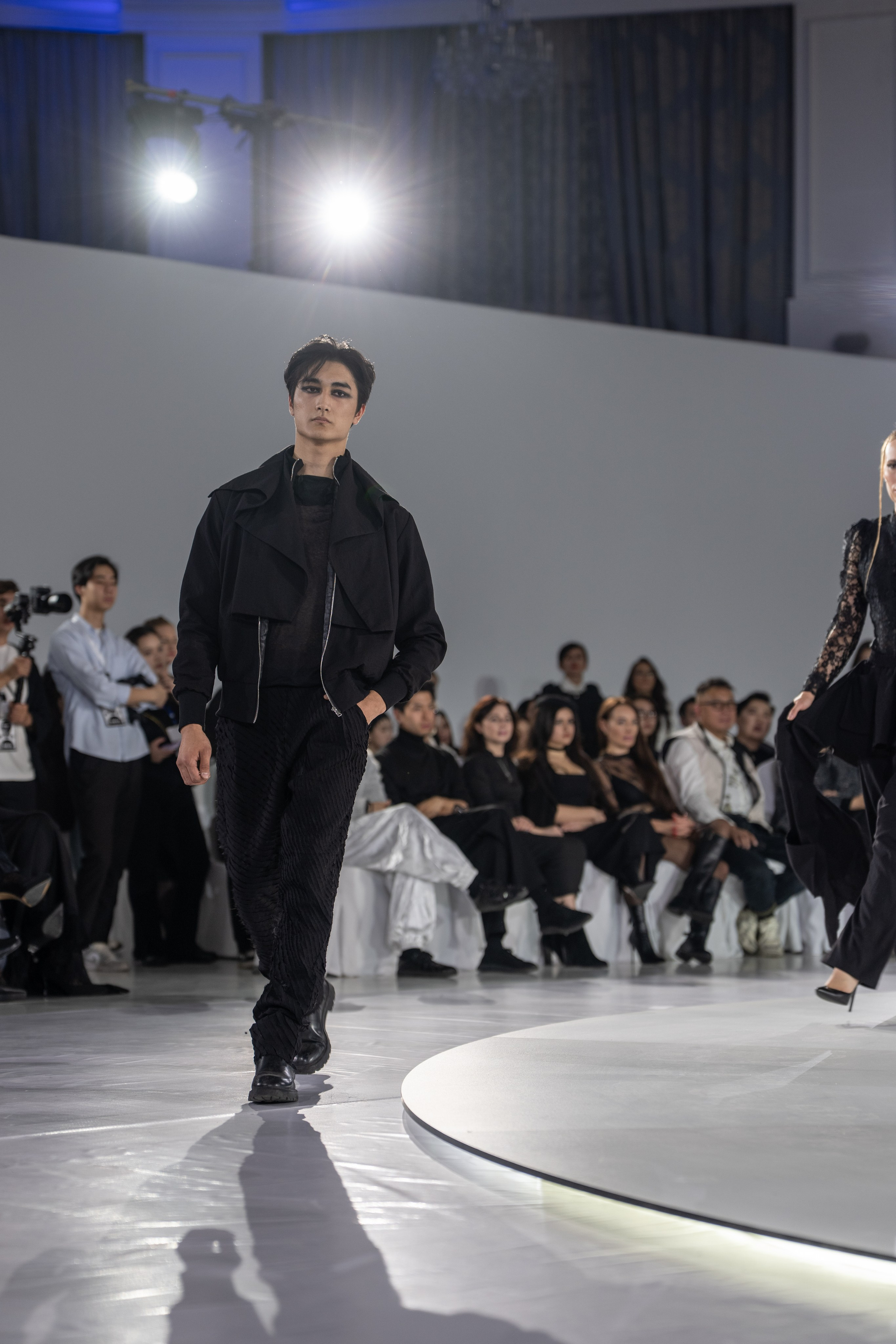 Dwsigner Nazar Almazbekov. Сайт Алматинского НЮ АРТ, будуар и фэшн фотографа Дениса Карпенко