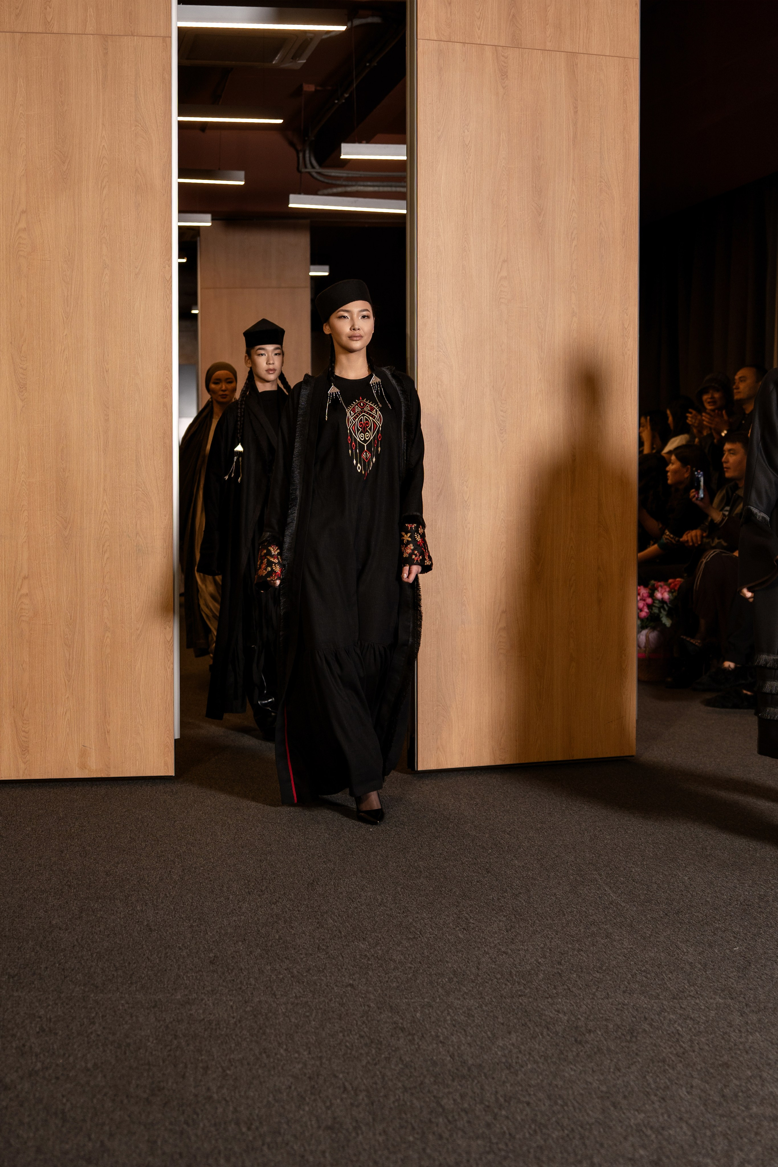 Brand NIET DRESS. Сайт Алматинского НЮ АРТ, будуар и фэшн фотографа Дениса Карпенко