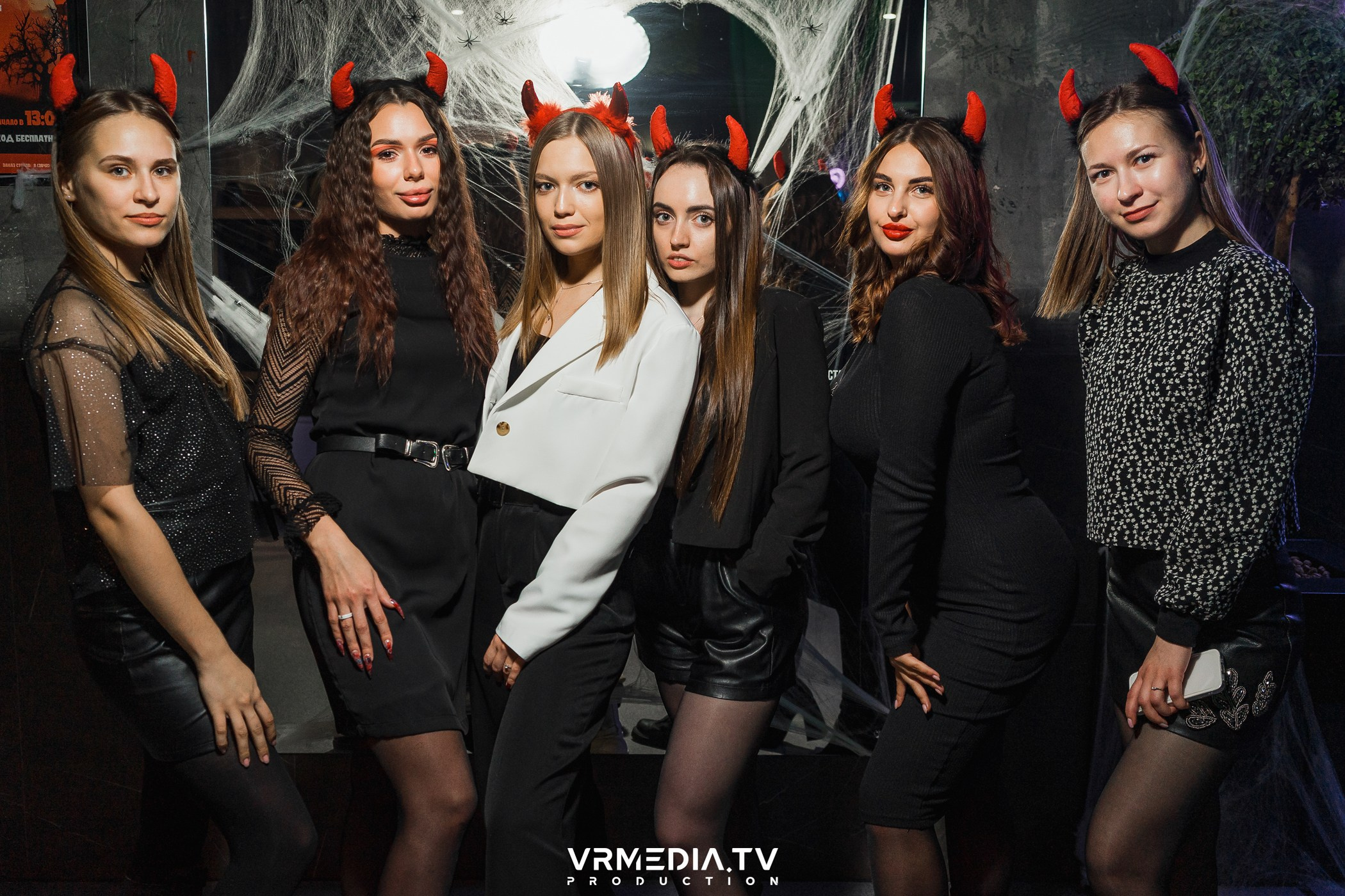 Halloween ARACHNOPHOBIA в баре «Друзья»