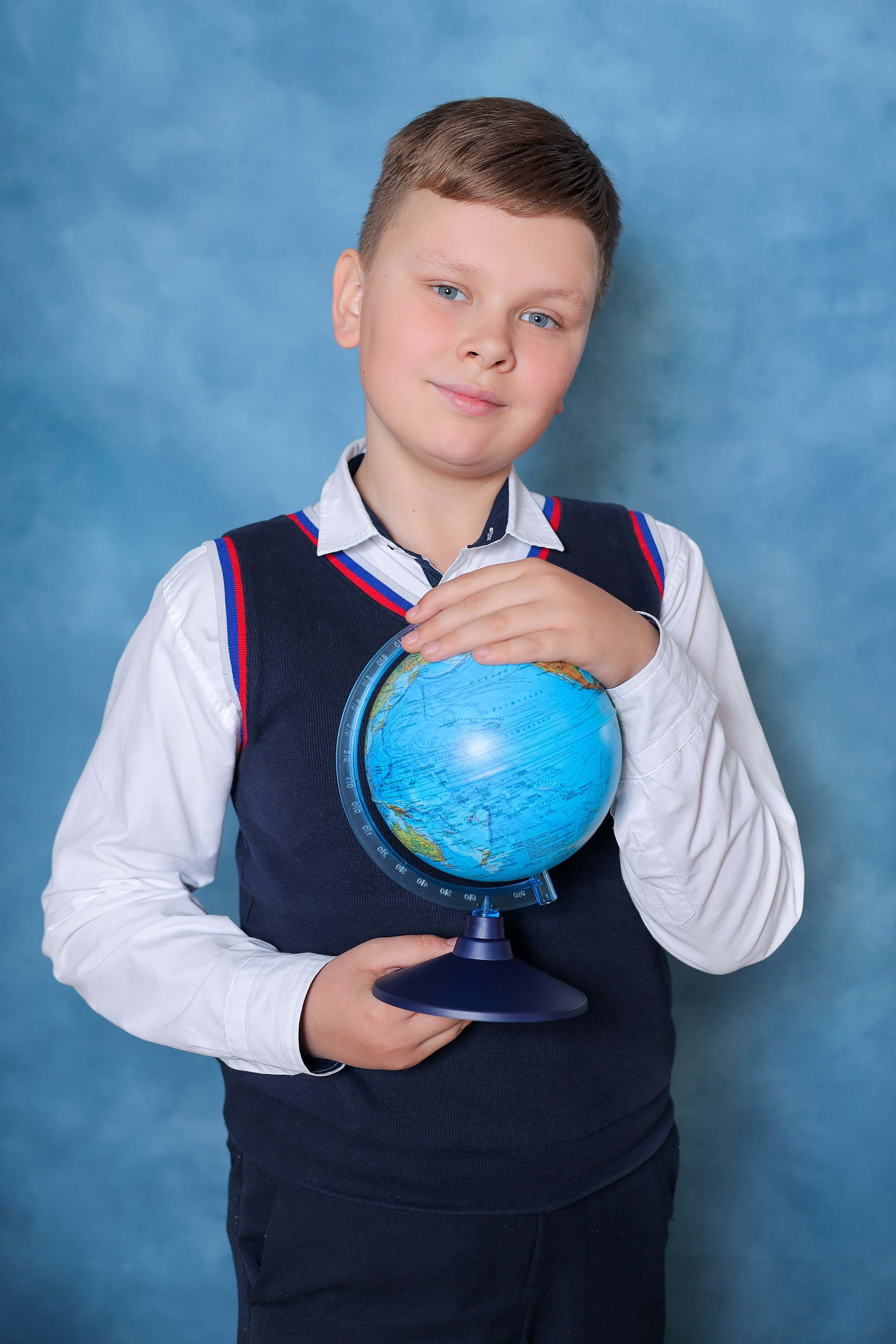 Фон Голубой. Фотостудия «Стремянка».Фотосессии в детских садах и школах