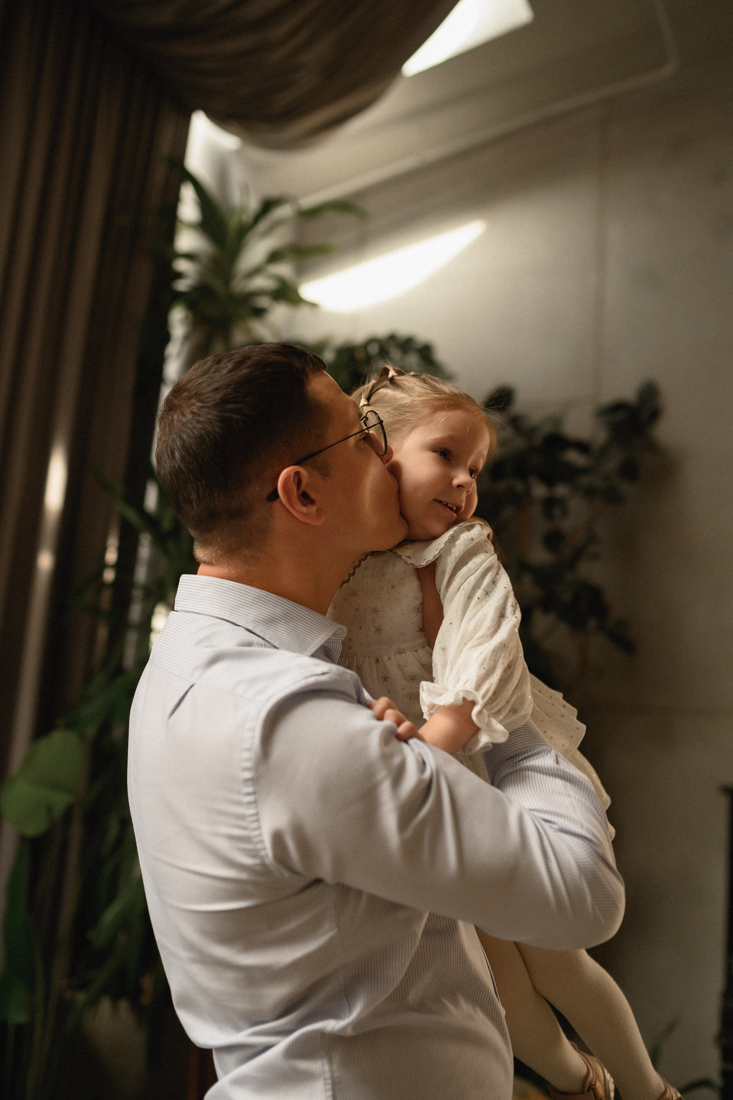 Андрей, Оля и Таисия в студии Пространство. Семейный и свадебный lifestyle-фотограф в Москве Мария Петрова