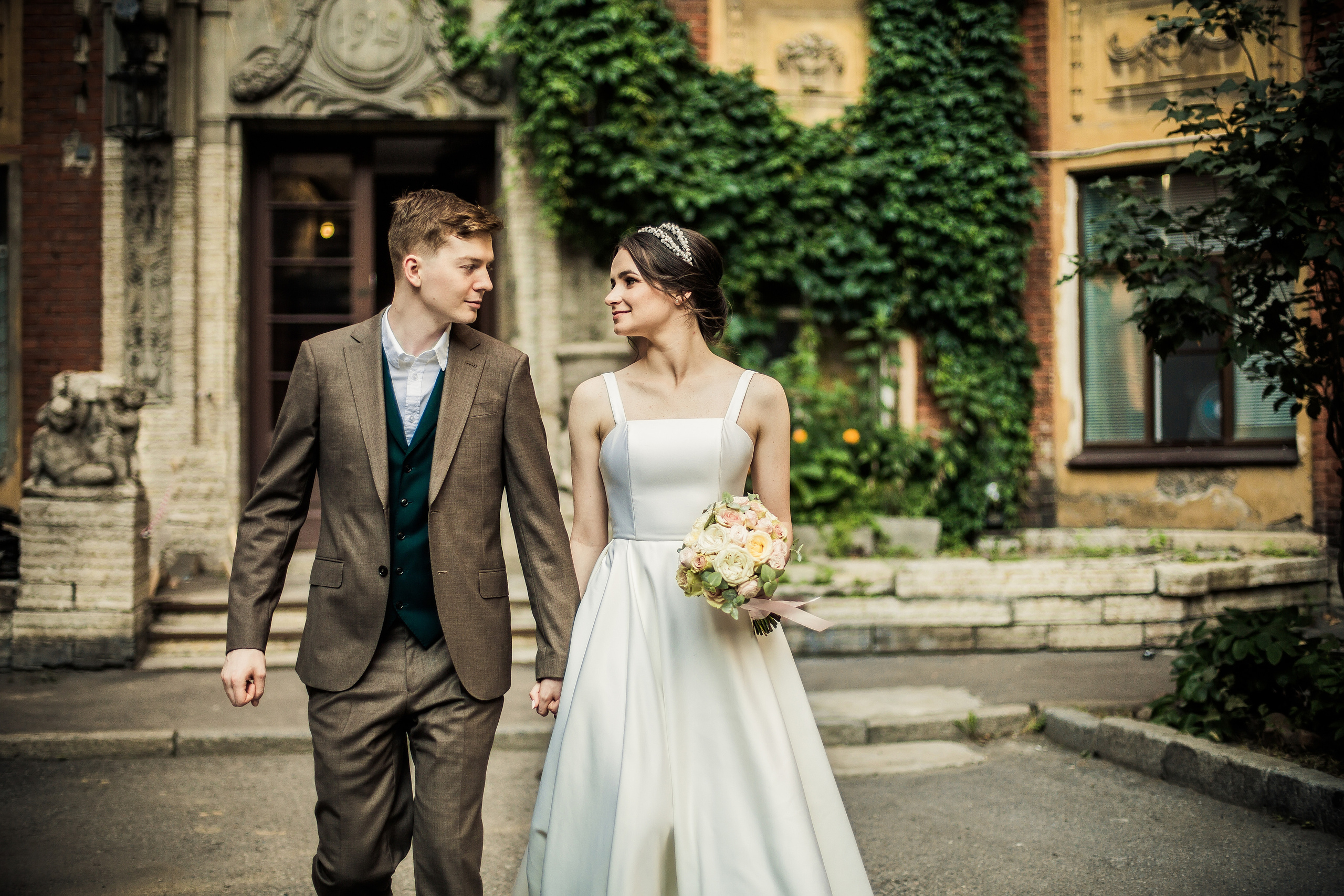 Свадебная фотосессия молодой пары. Дворец Бракосочетаний №2. Детский, свадебный и семейный фотограф Юлия Курбатова, Санкт-Петербург