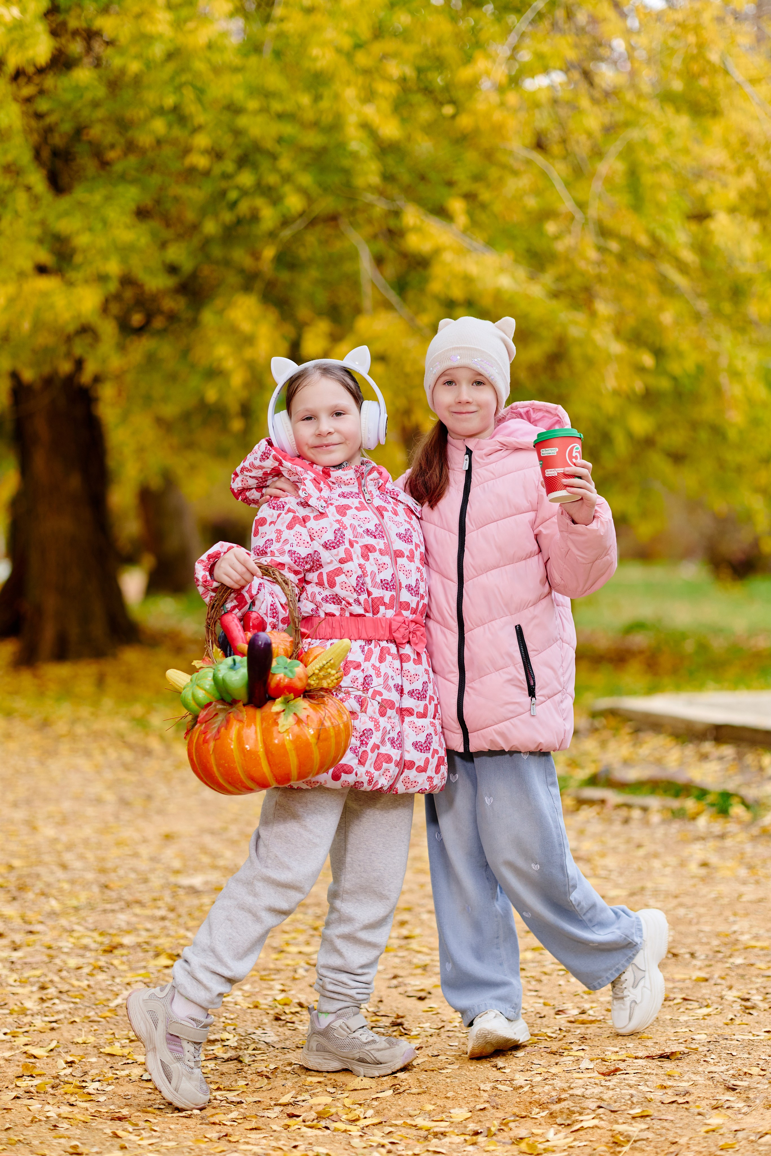 Прогулка в парке классом. Фотограф Выпускные альбомы Таганрог Сергей Коробченко