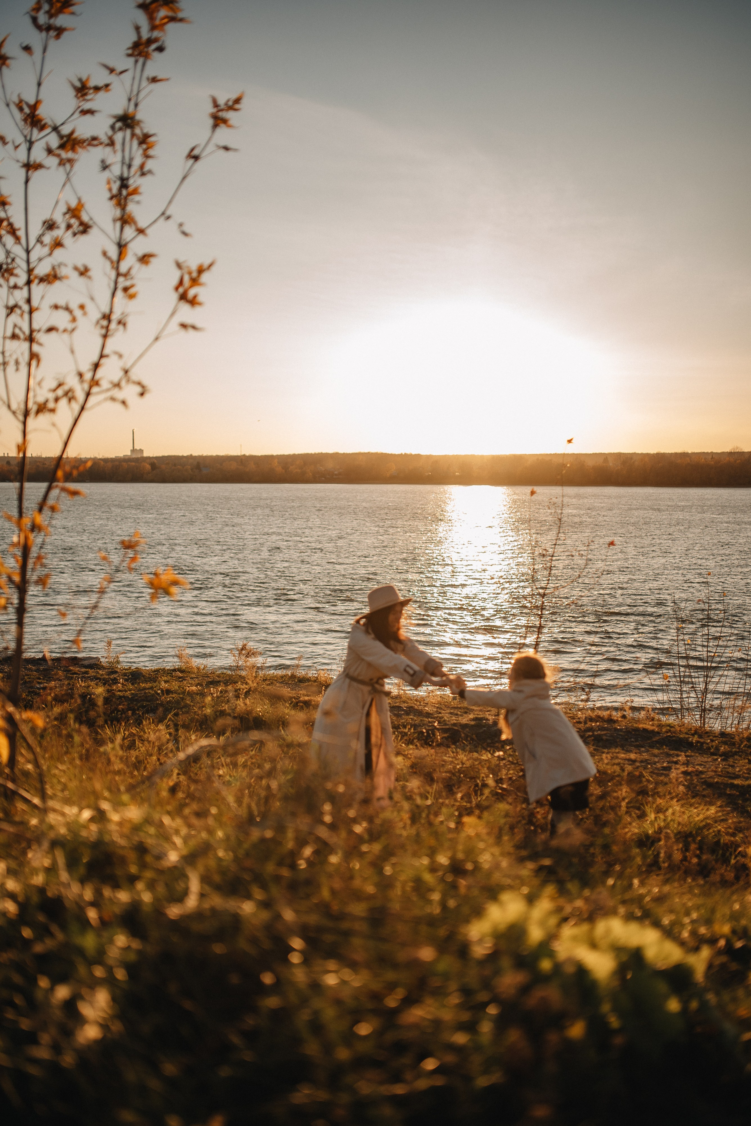 Катя и Варя (маяк). Семейная фотосессия в Новосибирске от фотографа Ольги Коваль