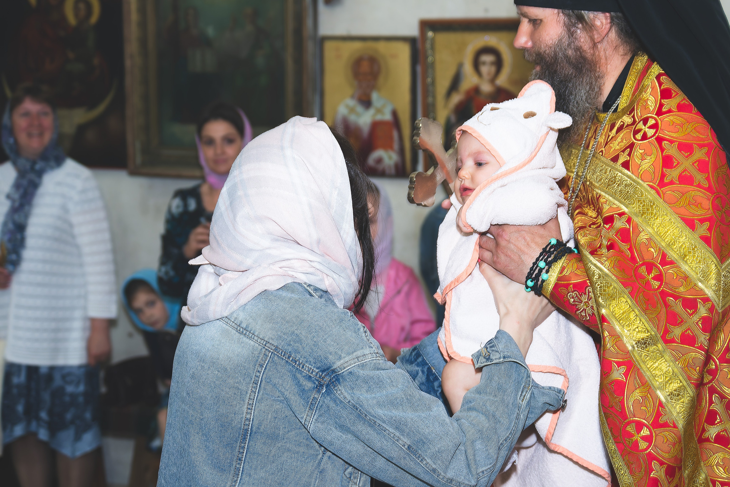Крещение Ксении в храме Рождества Пресвятой Богородицы д. Щербинино. Фотограф Евгений Егоров