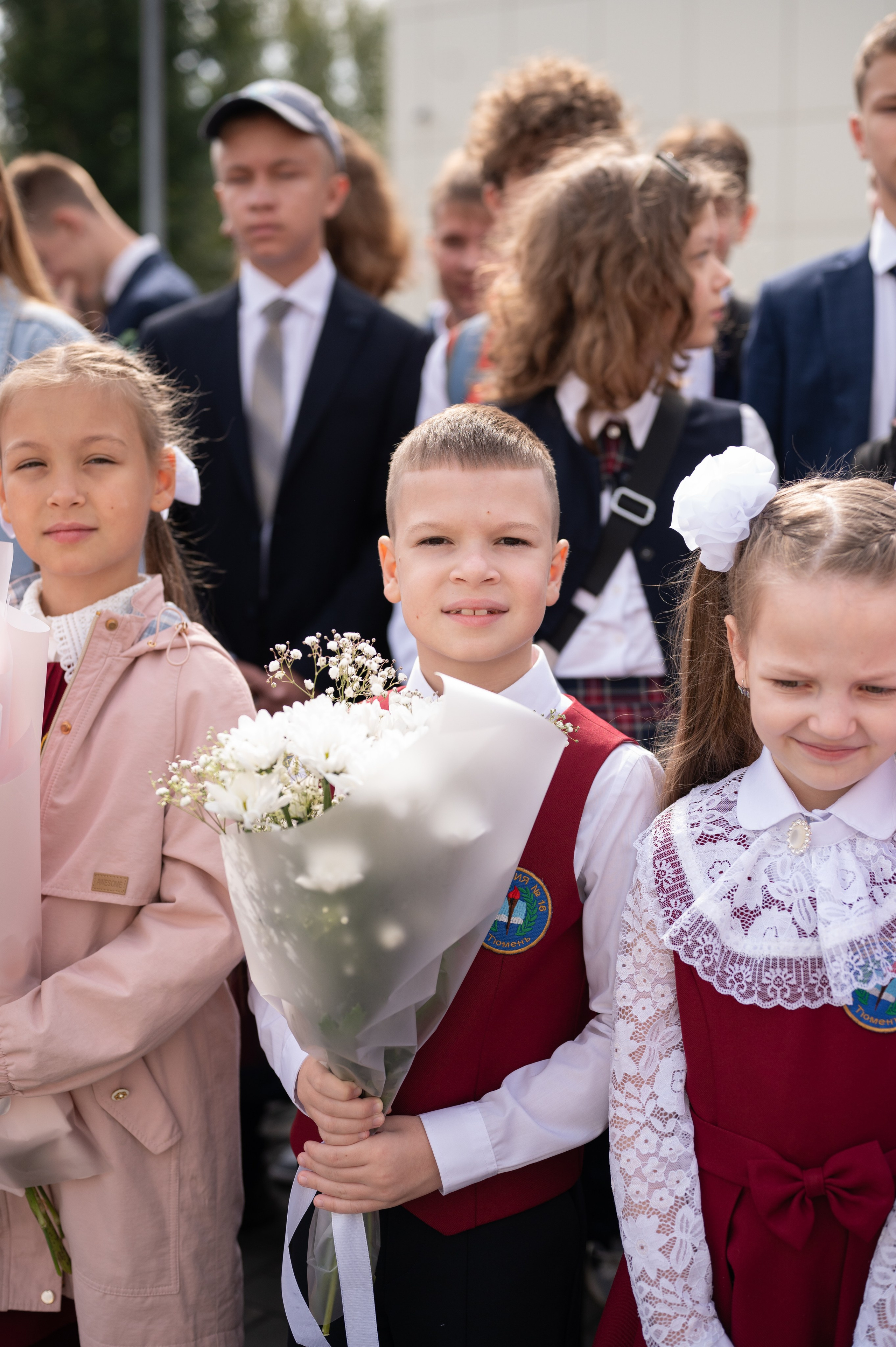 1 сентября 16 гимназия 2 класс (линейка + в классе+ на улице). Фотограф новорожденных, семейный детский в Тюмени Татьяна Морозова
