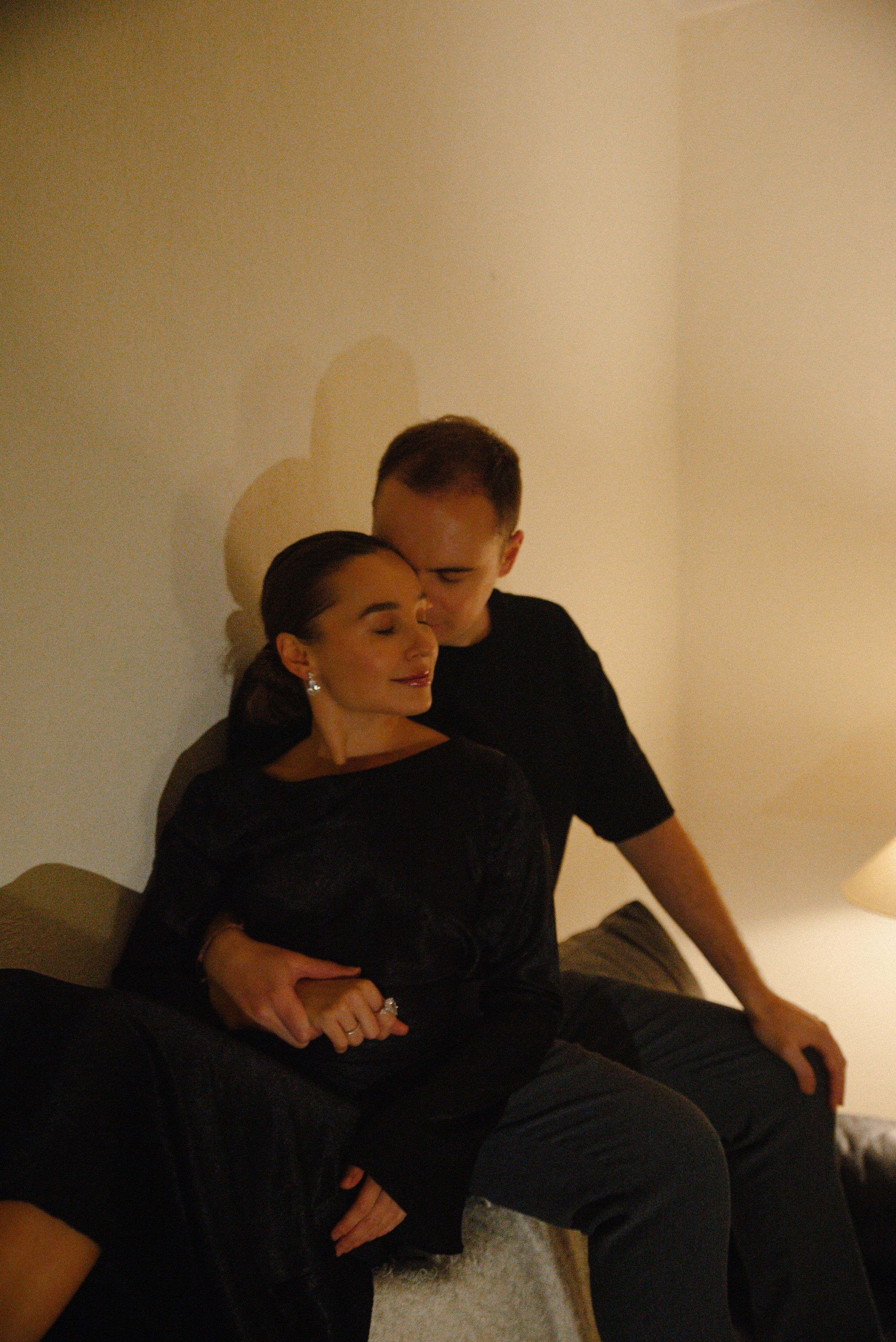 Обнимая. Свадебный, женский фотограф в Москве, Мытищах, Королёве Ксения Узилле