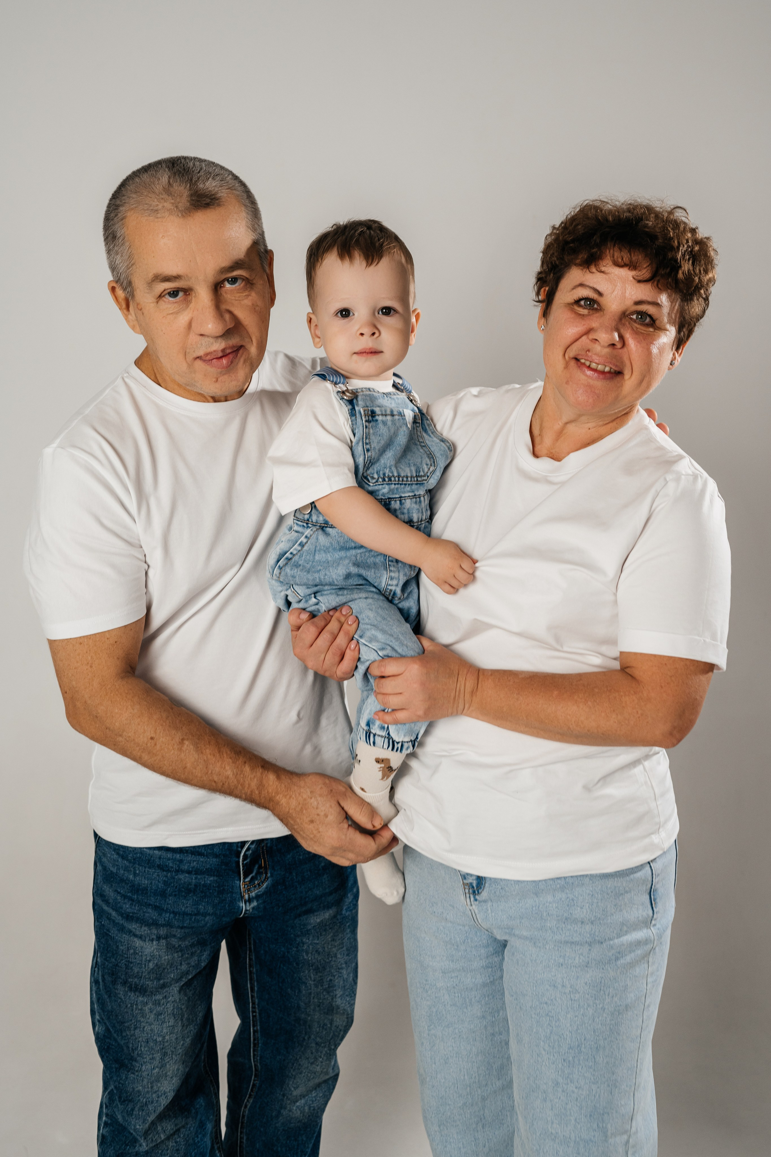 Семейная фотосессия в студии. Фотограф в Каменске-Шахтинском Ольга Сагал