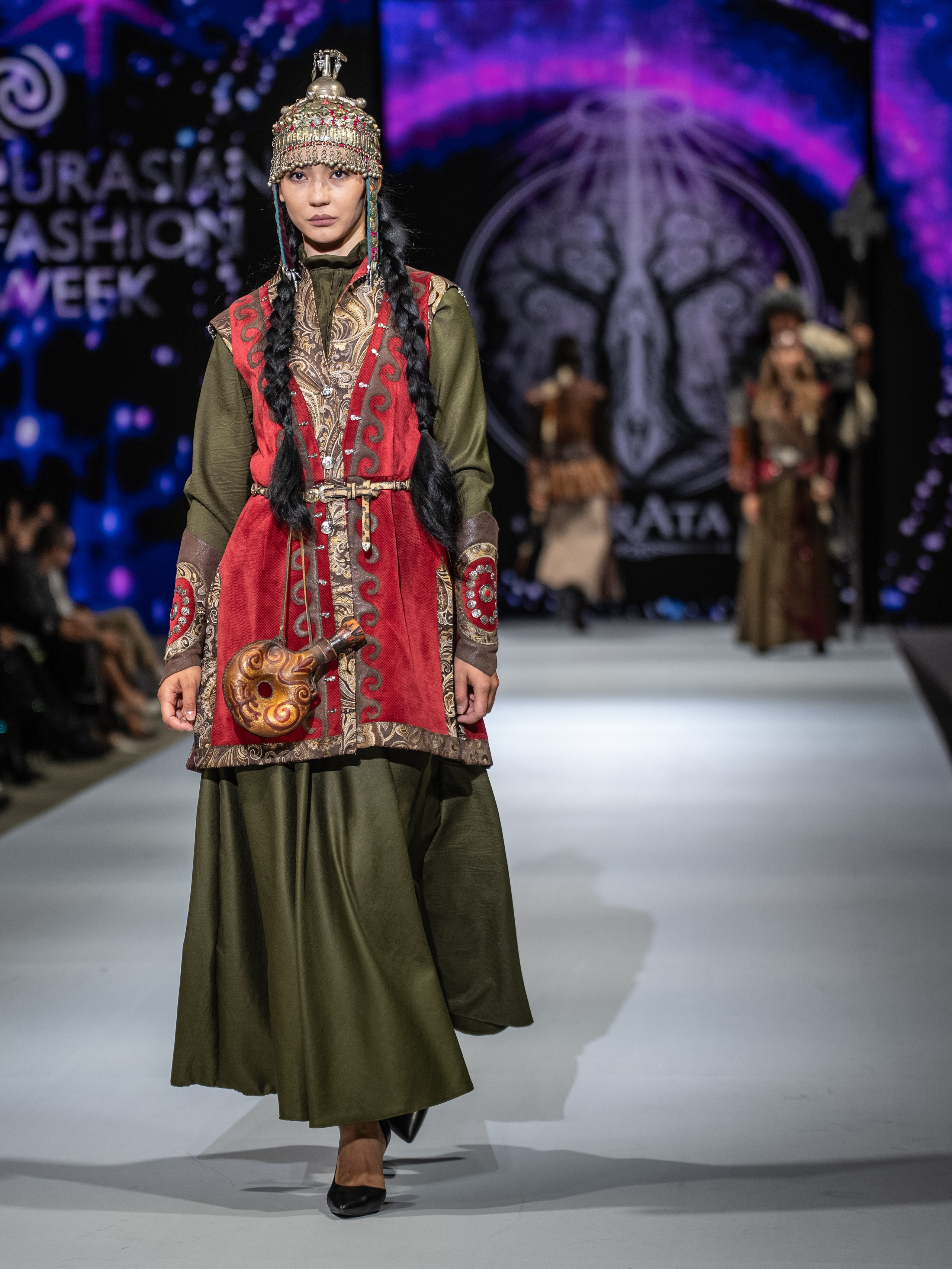 EURASIAN FASHION WEEK Lo Zarata. Сайт Алматинского НЮ АРТ, будуар и фэшн фотографа Дениса Карпенко