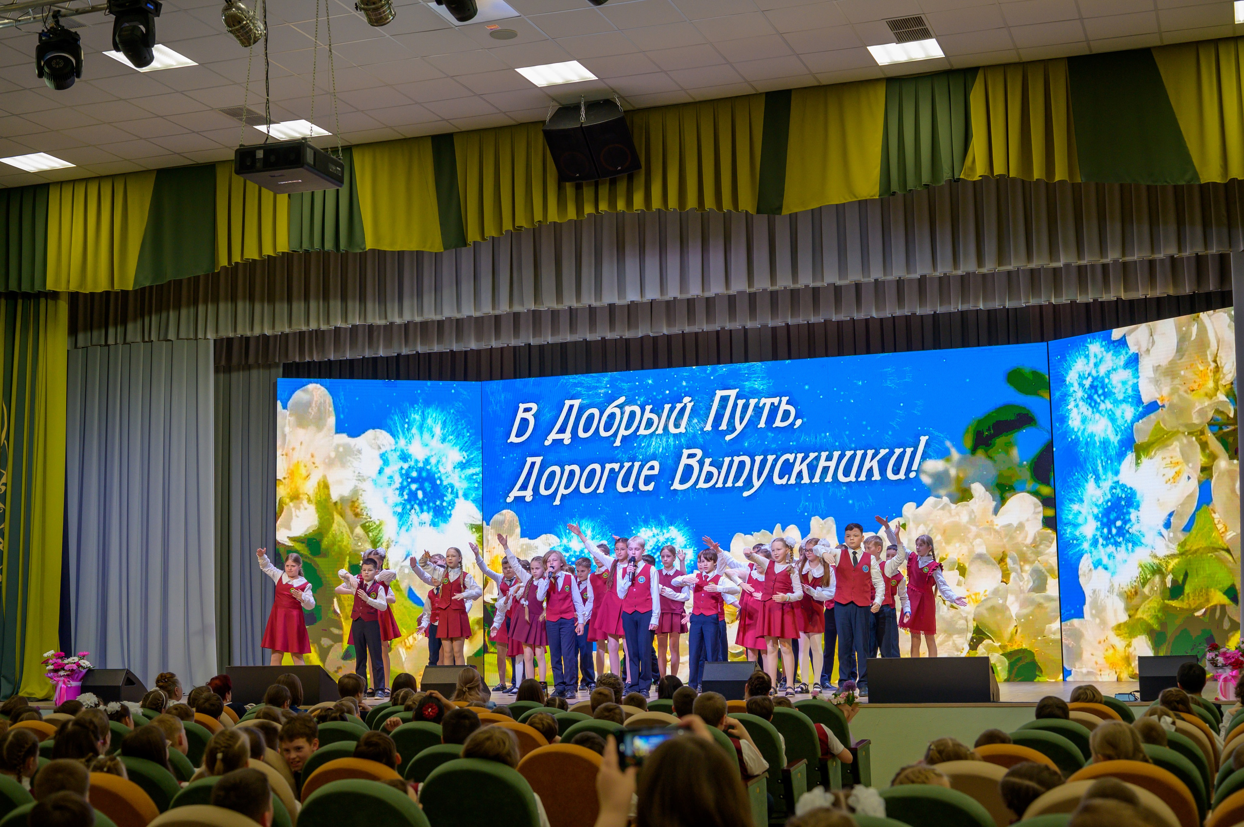 Выпускной 4Б гимназия № 16. Фотограф новорожденных, семейный детский в Тюмени Татьяна Морозова