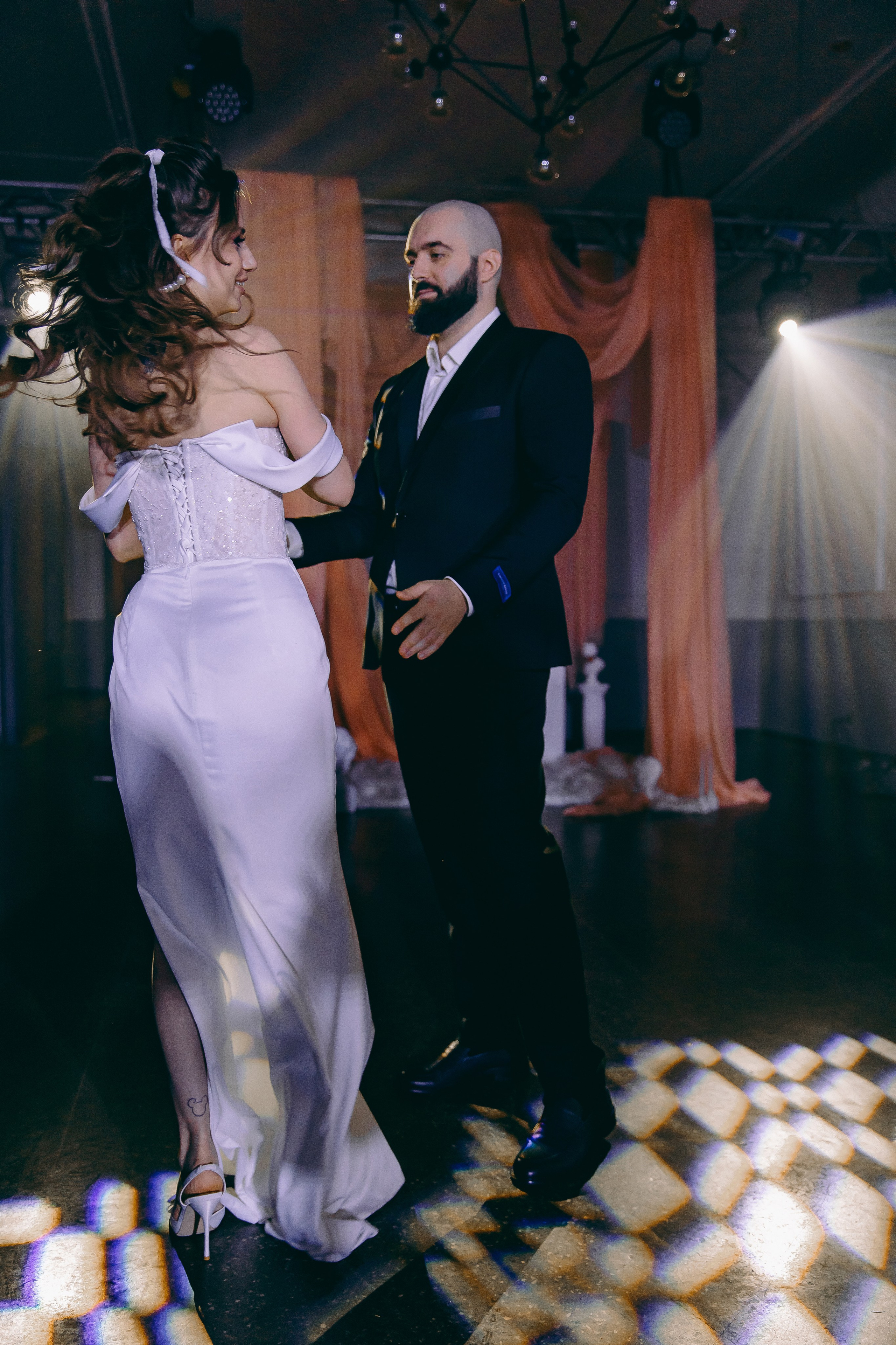 История торта Олеси и Владимира. Свадебный и семейный фотограф в Рязани Саша Крутых