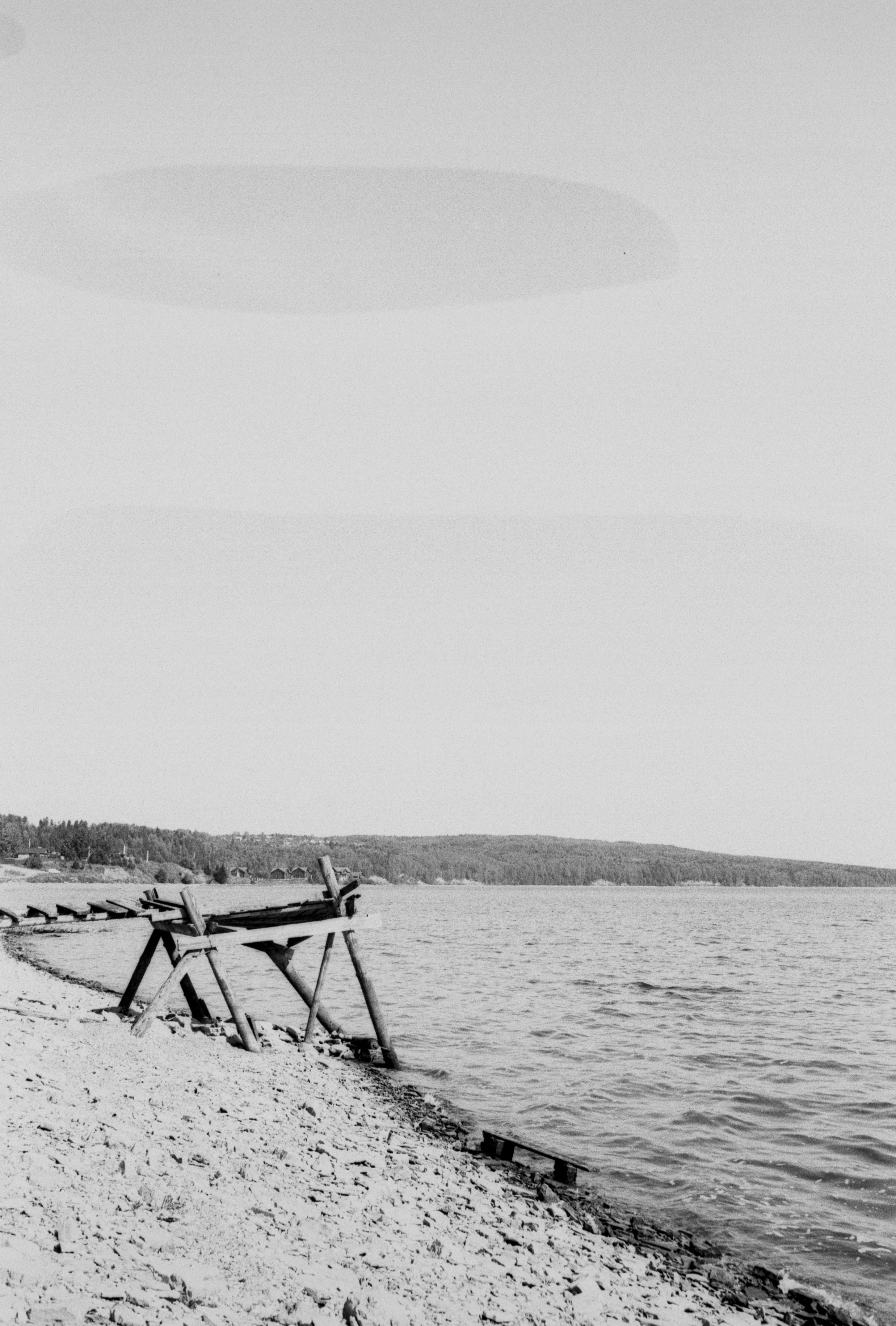 Это второй эксперимент ТАСМА 400 тип-42л. Первый тест был сделан в помещении без яркого света, фотографии в этой публикации снимались при солнце в зените, в таких условия кадры получились сильно переэкспонированные.Информация о плёнке — пришла небольшая партия бракованной фотоплёнки, по какой-то причине вся плёнка слиплась и приобрела рандомные спецэффекты в виде светлых пятен и полос.Model: Мария Кравецcamera: canon eos 650lens: sigma art 35 mm 1.4film: ТАСМА 400 тип-42л