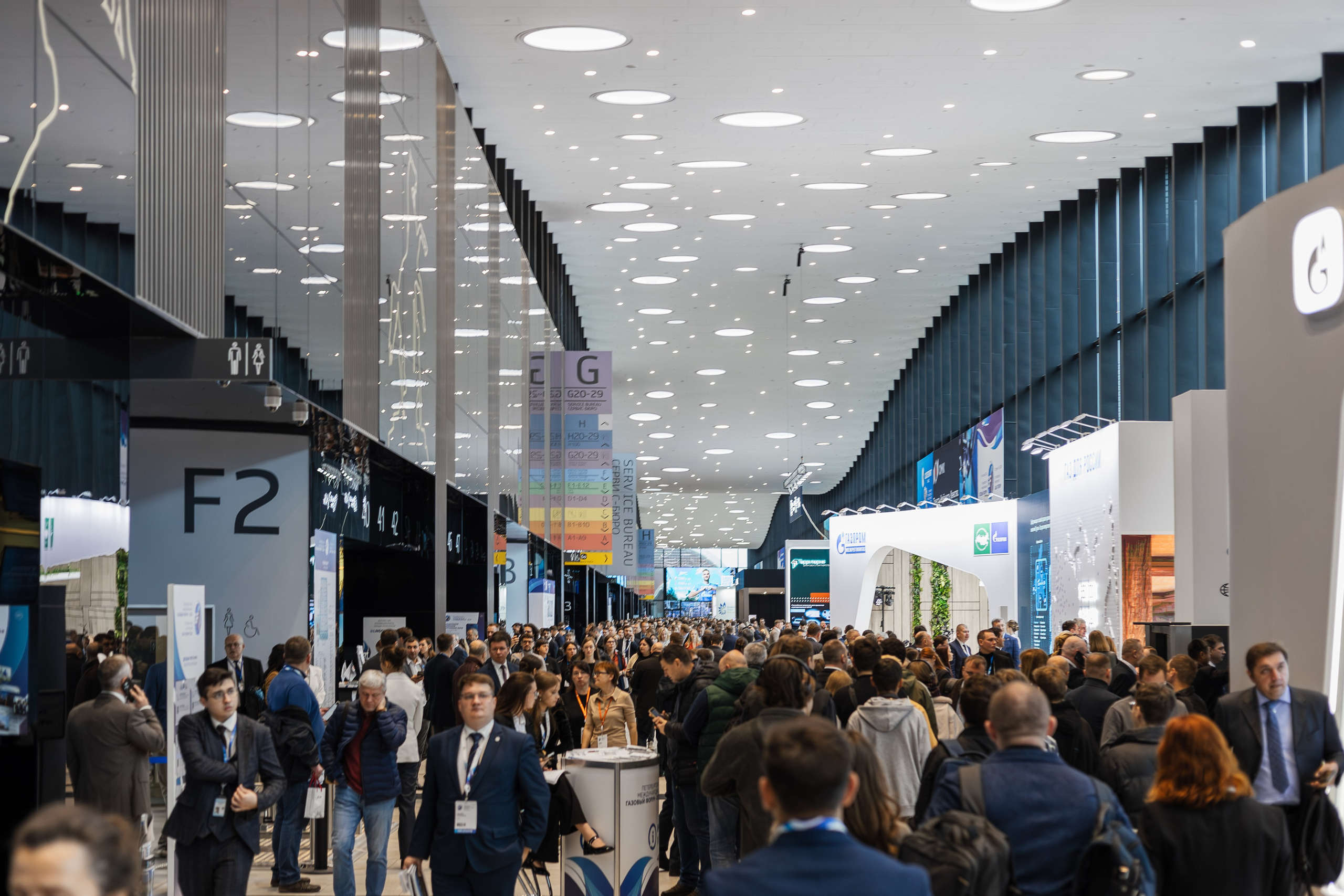 Фотосъемка ПМГФ 2025 в СПб | Репортаж для энергетической отрасли