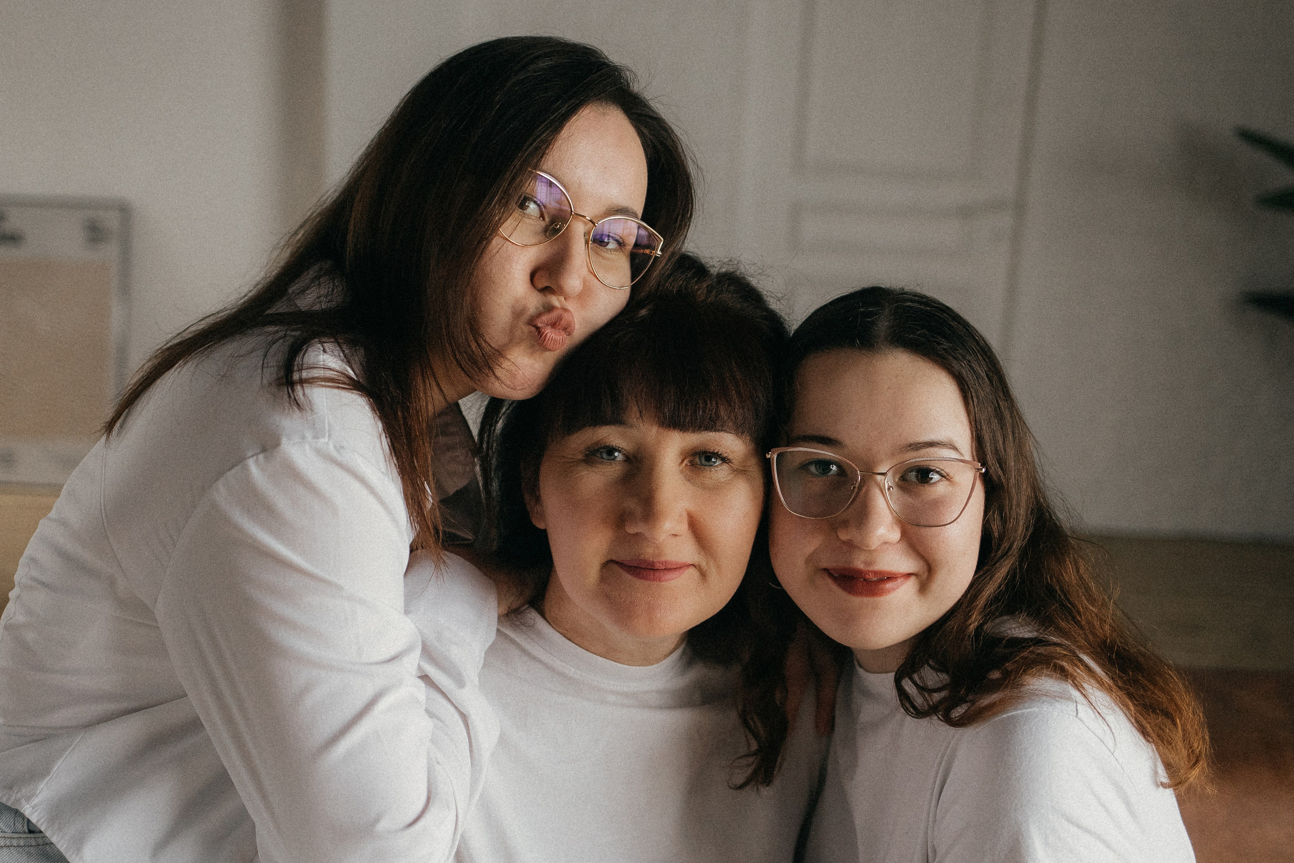 Ира, Надя и Татьяна. Главная