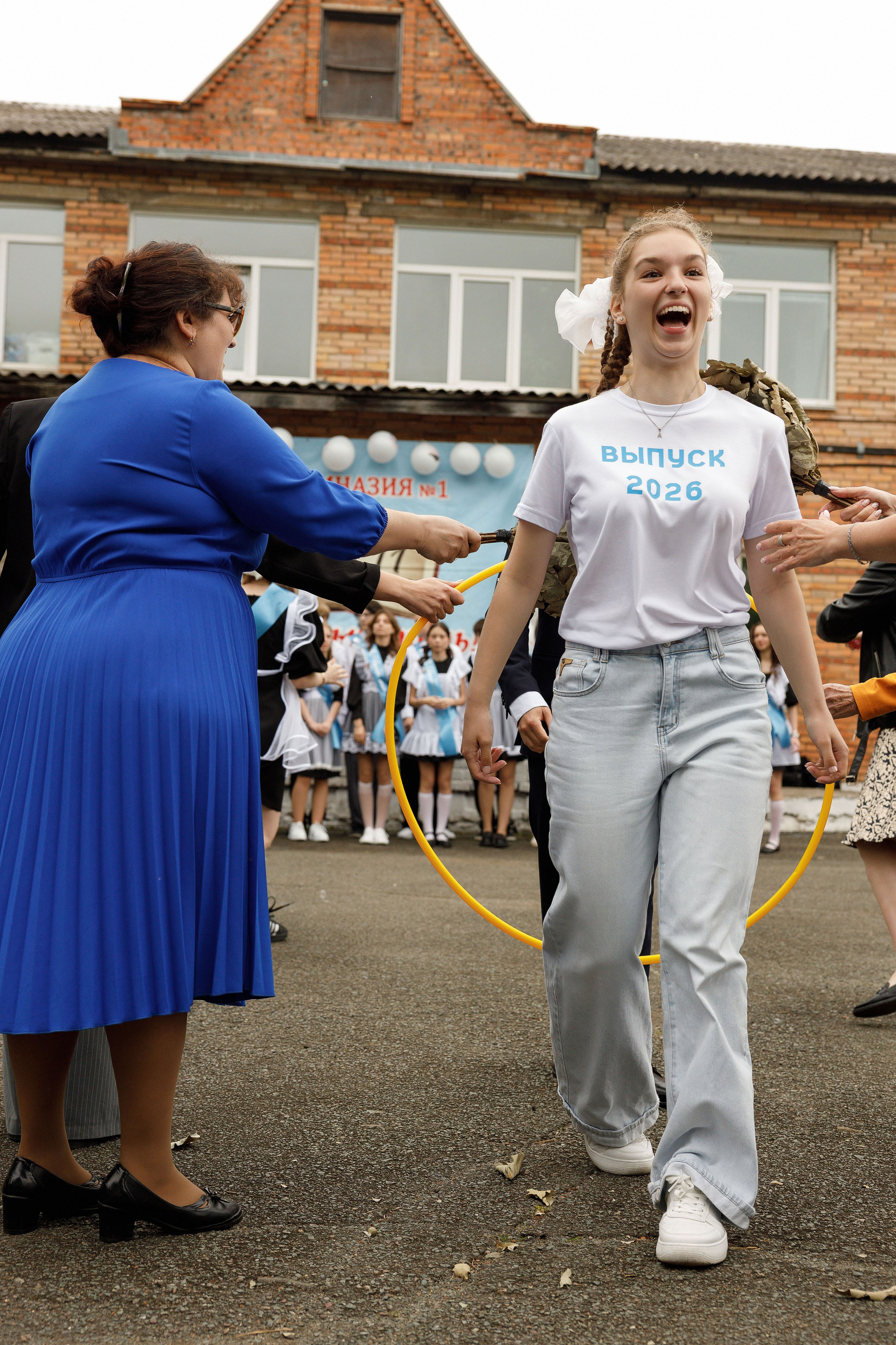 Последний звонок Гимназия Артем. Photoalbum-vl.ru
