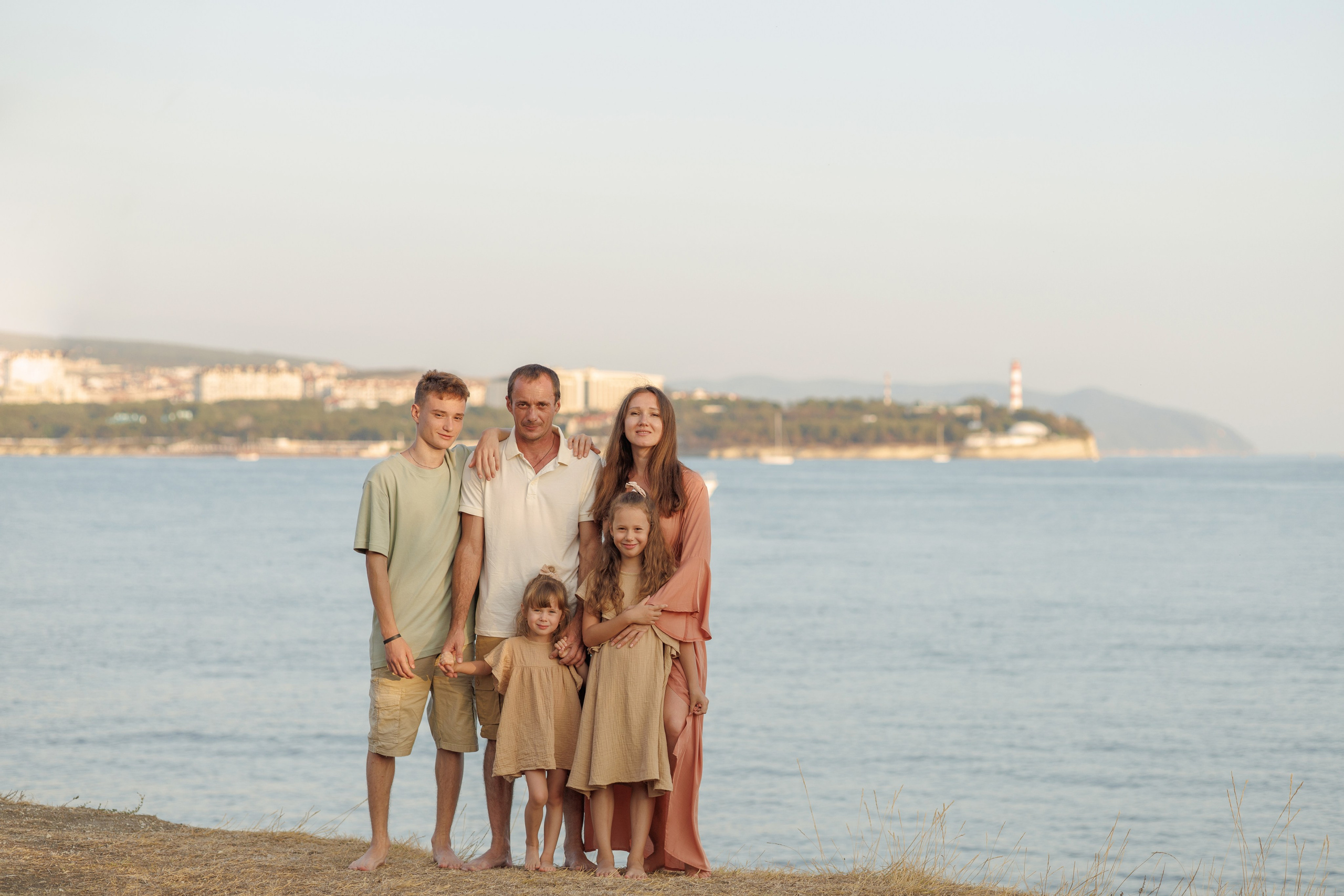 Семейная прогулка на Тонком мысу. Семейный и портретный фотограф в Геленджике Любовь Бодрова