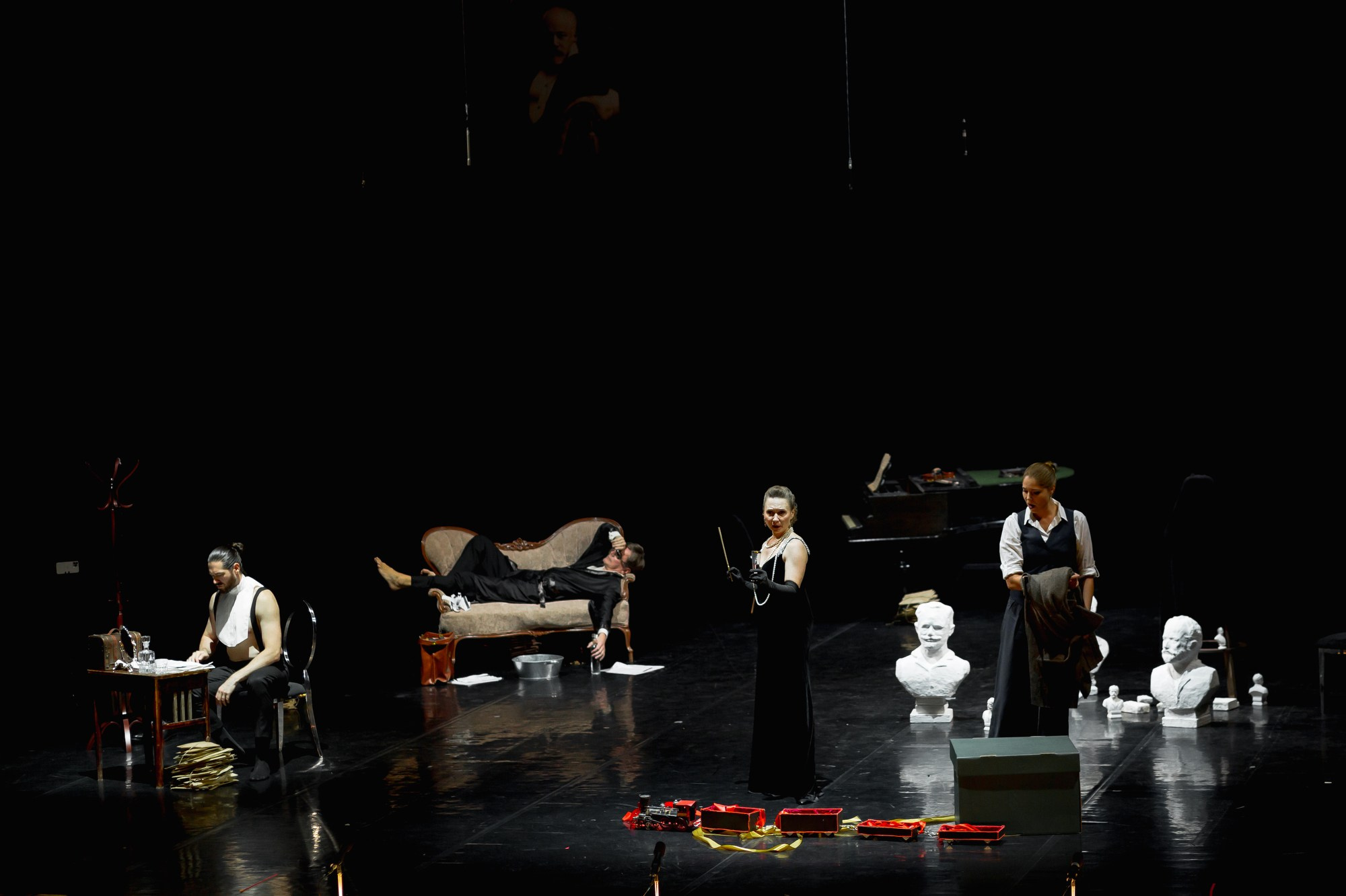 Спектакль Приглушенные голоса в Театре Эрмитажа (+репетиция). Семейный и портретный фотограф в Санкт-Петербурге Андрей Воробьев