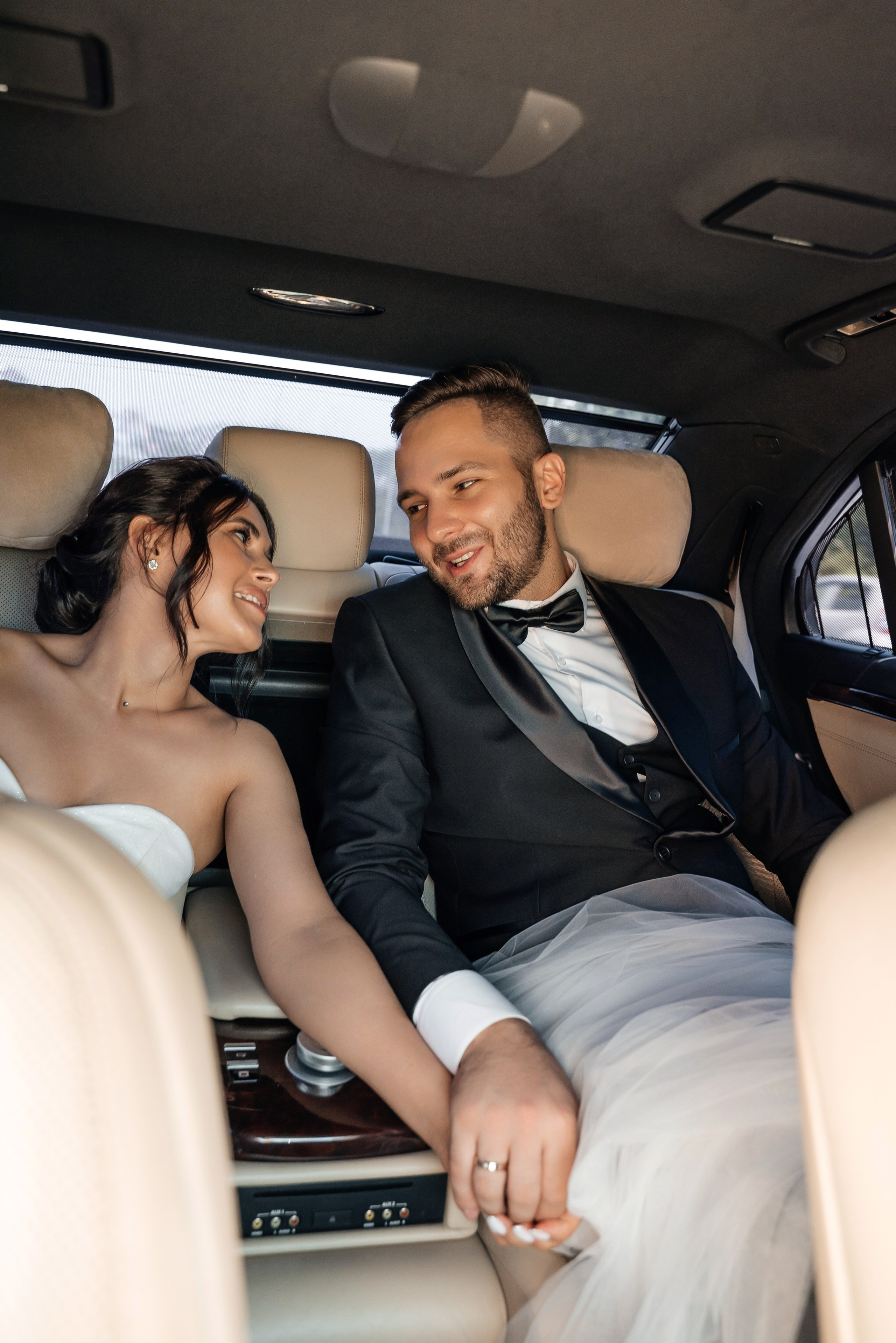 Полный летний свадебный день, прогулка на природе и в городе. Свадебный фотограф Елена Рякина