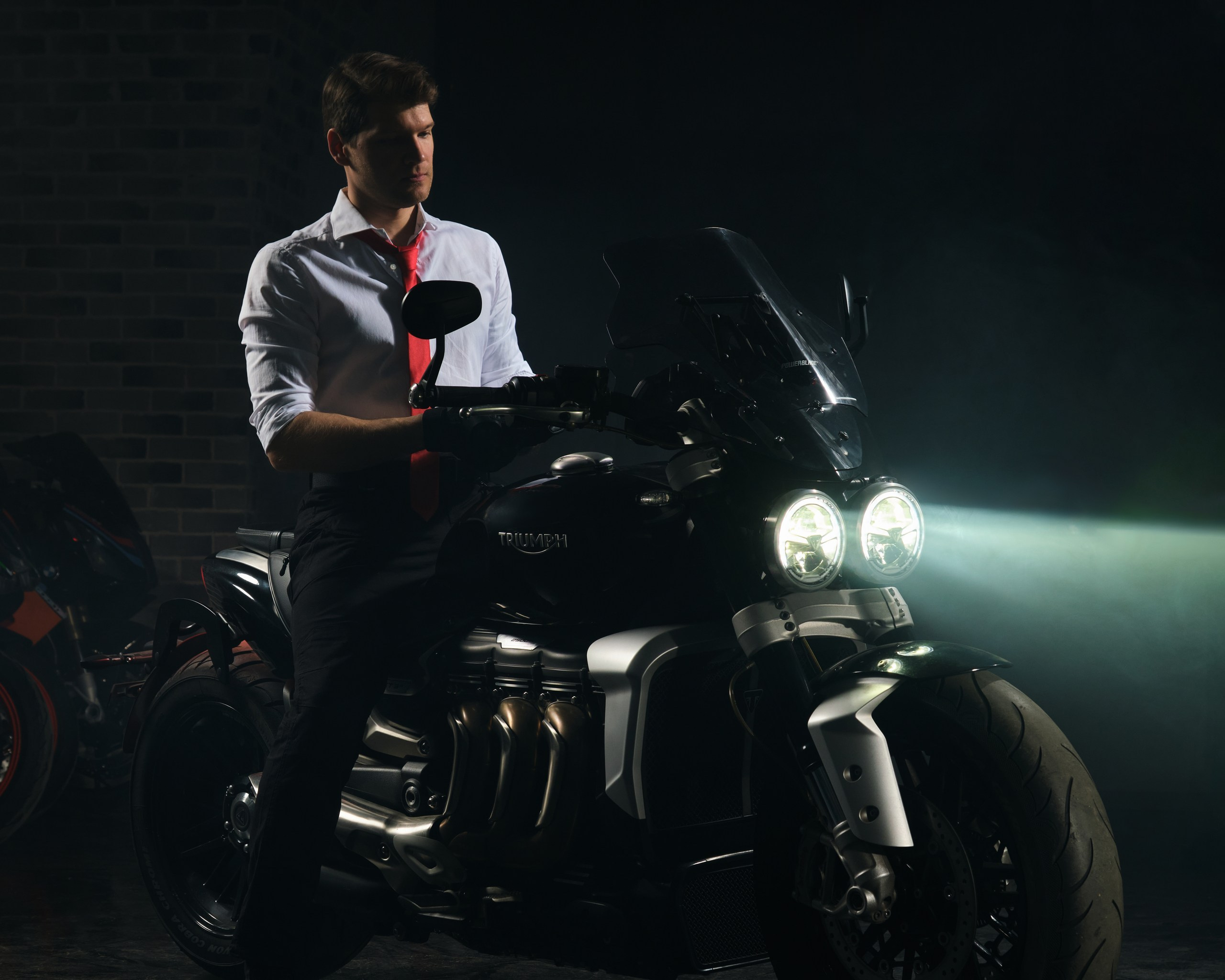 Фотосъемка для мотоблогера Сергея Кузнецова. Профессиональный фотограф в Москве — Максим Дьяконов