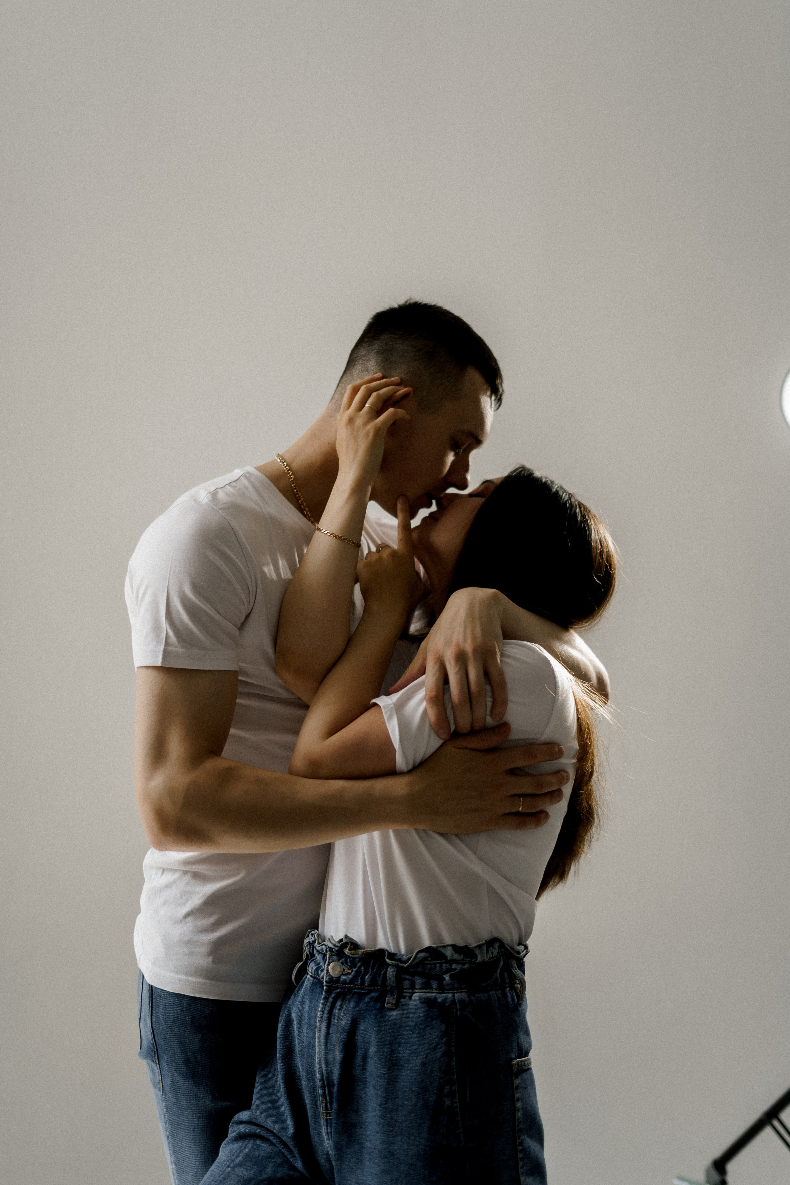 Фотосессия лав стори в студии сахалин. Фотограф сахалин