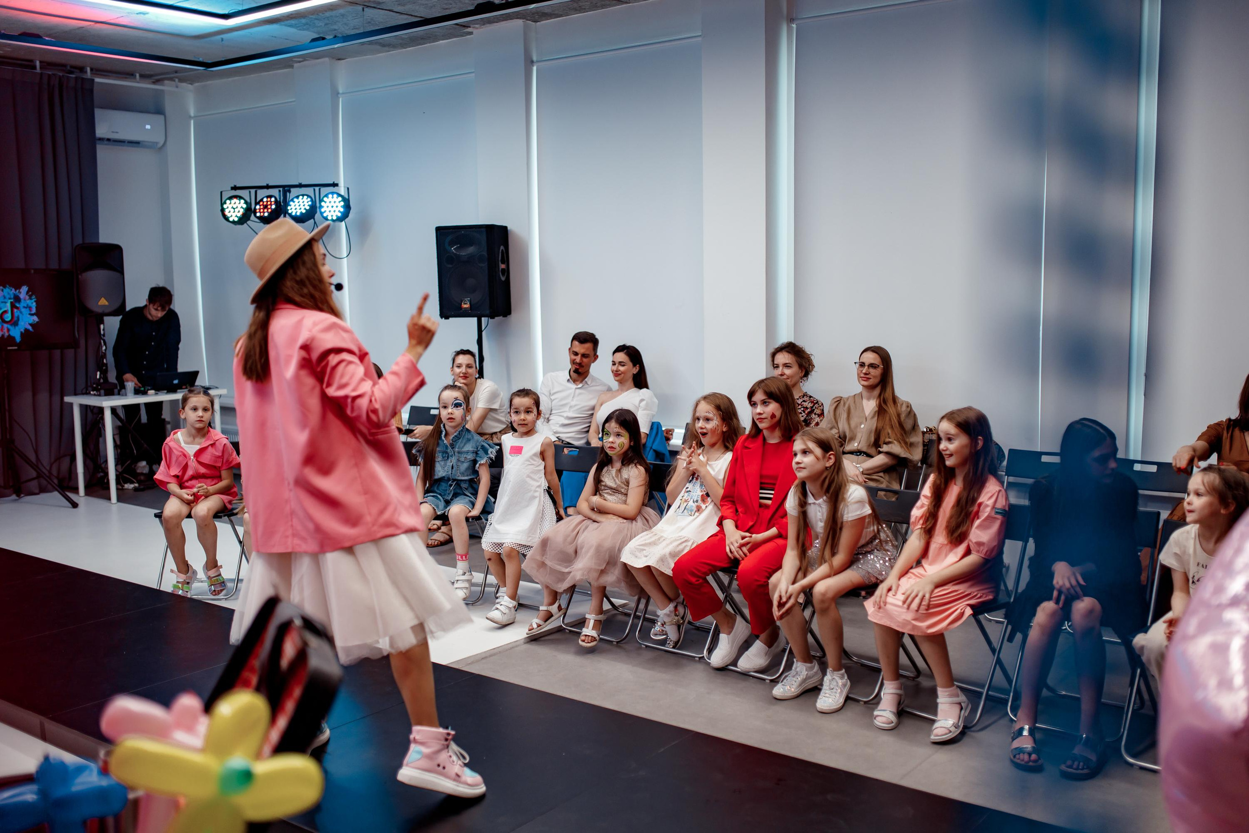 Выпускной модельных курсов Shtorm School. Фотограф Виталий Вязьмикин