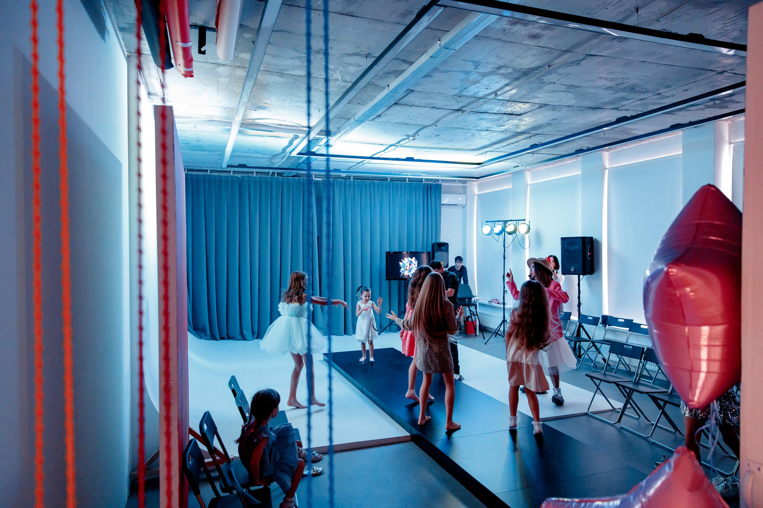 Выпускной модельных курсов Shtorm School. Фотограф Виталий Вязьмикин