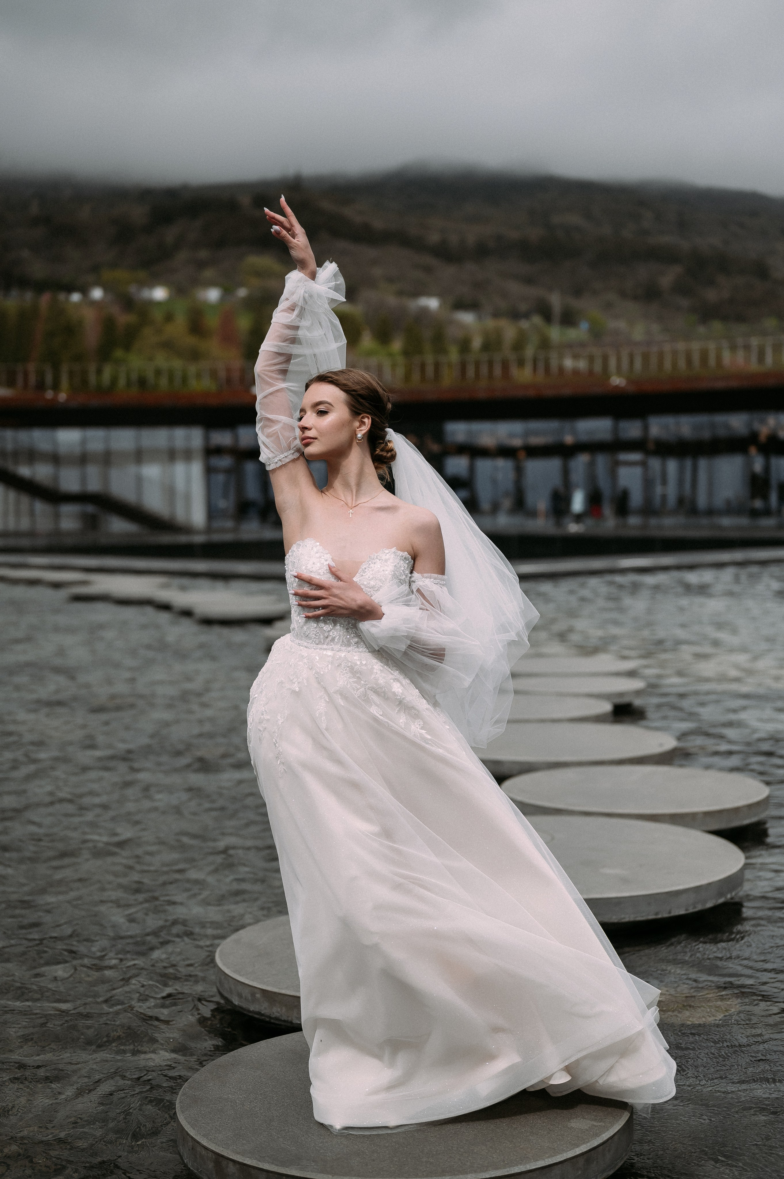 Свадебное утро и прогулка красивой яркой пары. Свадебный и семейный фотограф в Симферополе Дарья Маркова