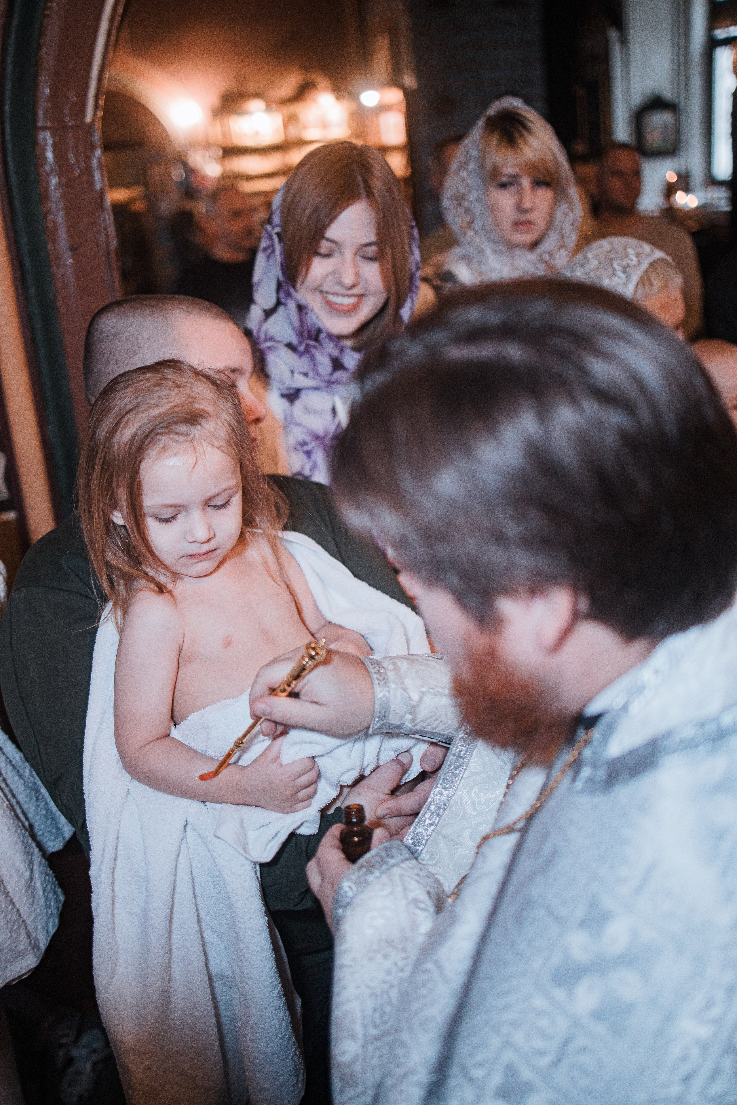 Красивое крещение ребенка в церкви. Выпускные альбомы в Серпухове