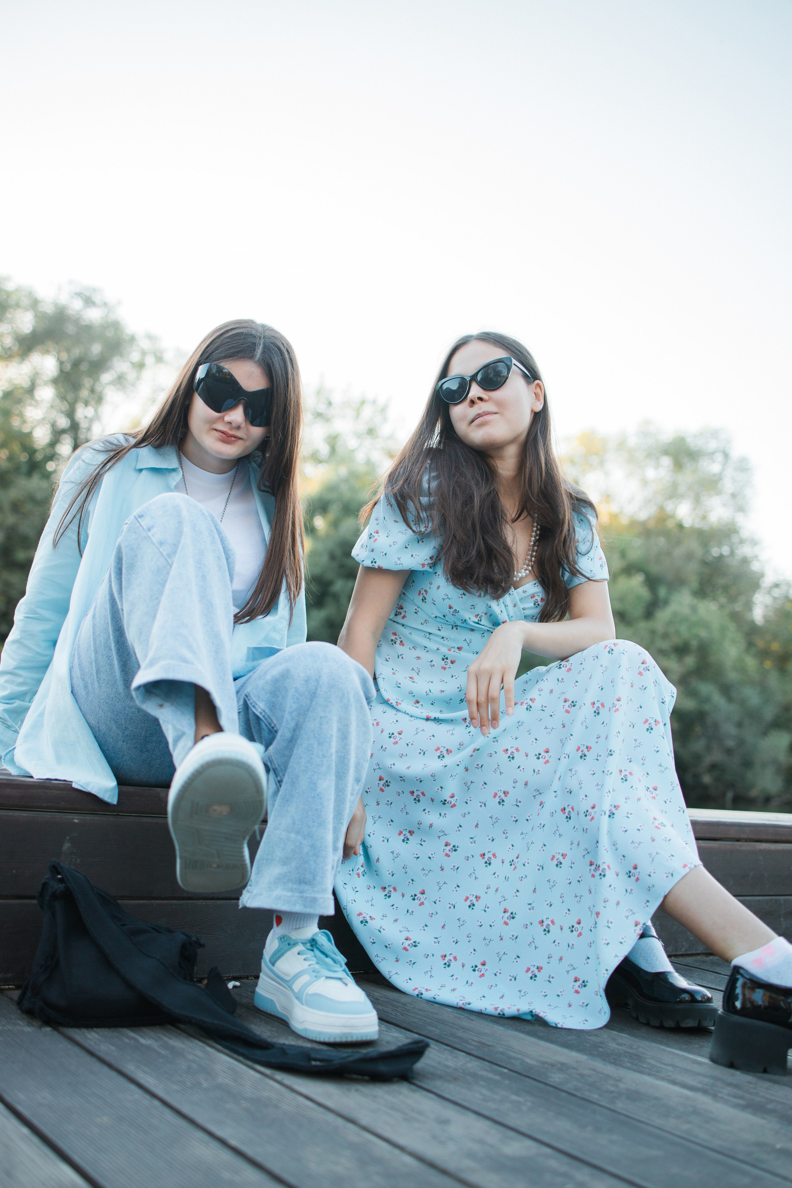 Прогулочная фотосессия на выпускной альбом с 11 классом в Серпухове. Выпускные альбомы в Серпухове