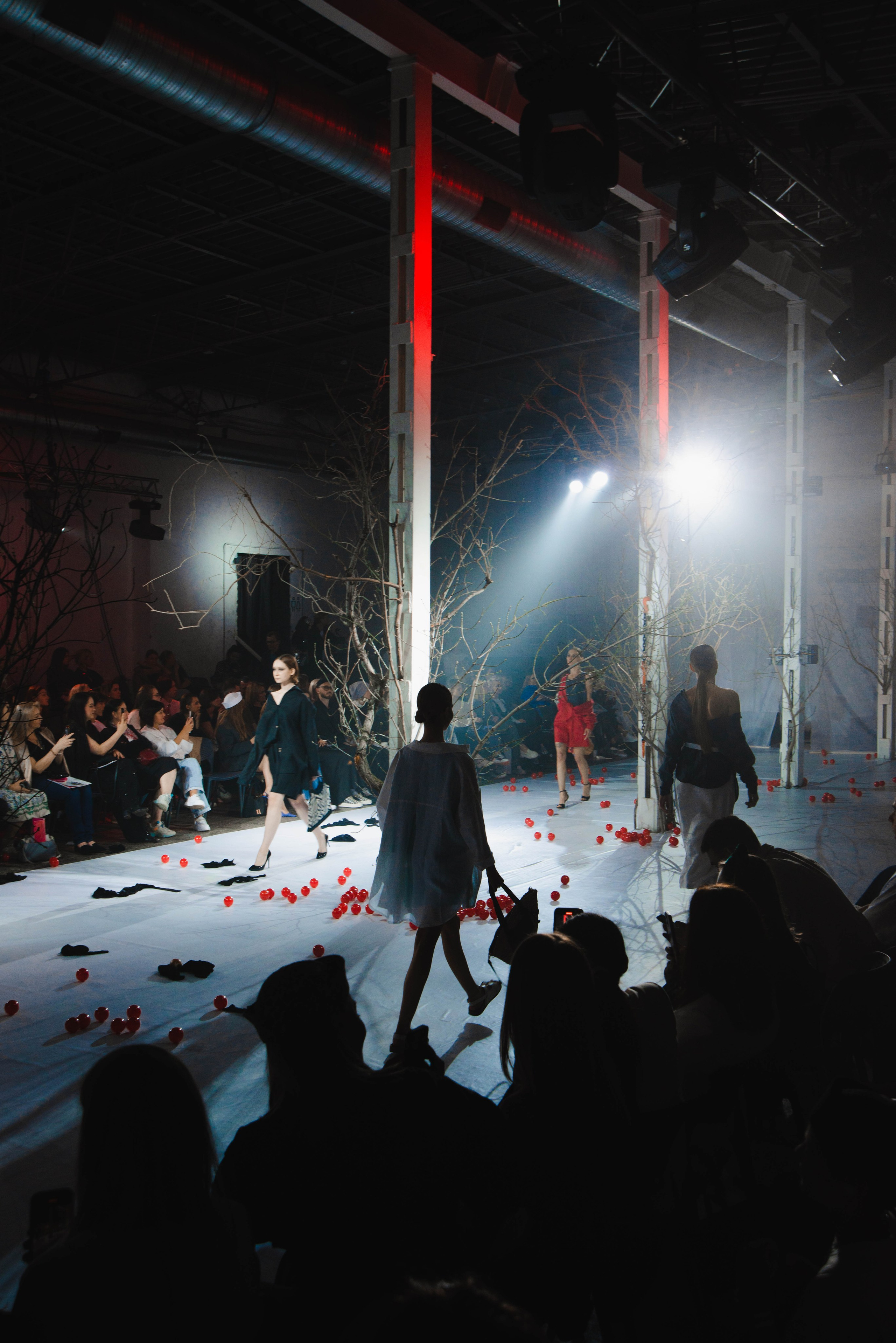 Показ «Красный Шум». Ксения Glossa. Портретный и репортажный фотограф в Самаре