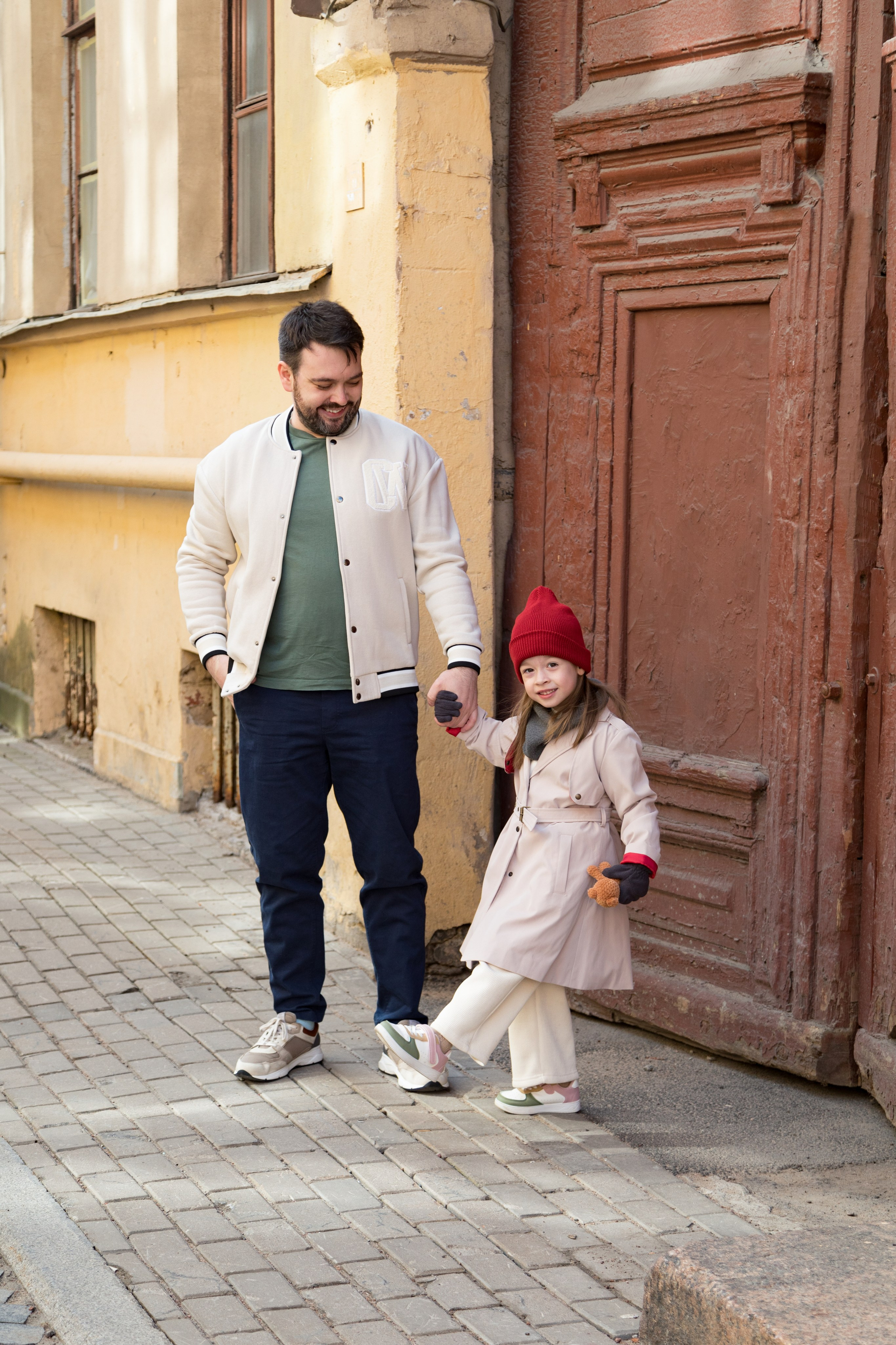Весенняя фотопрогулка папы и дочки на Васильевском острове. Детский и контент фотограф Надя Волкова Санкт-Петербург
