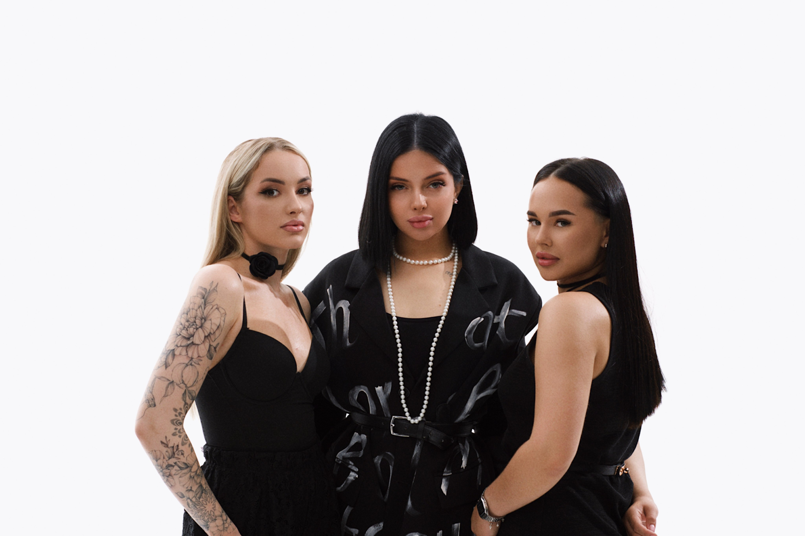 Контент-съемка для мастеров студии по тату и ПМ. Pomanovskaya.ru / женский фотограф