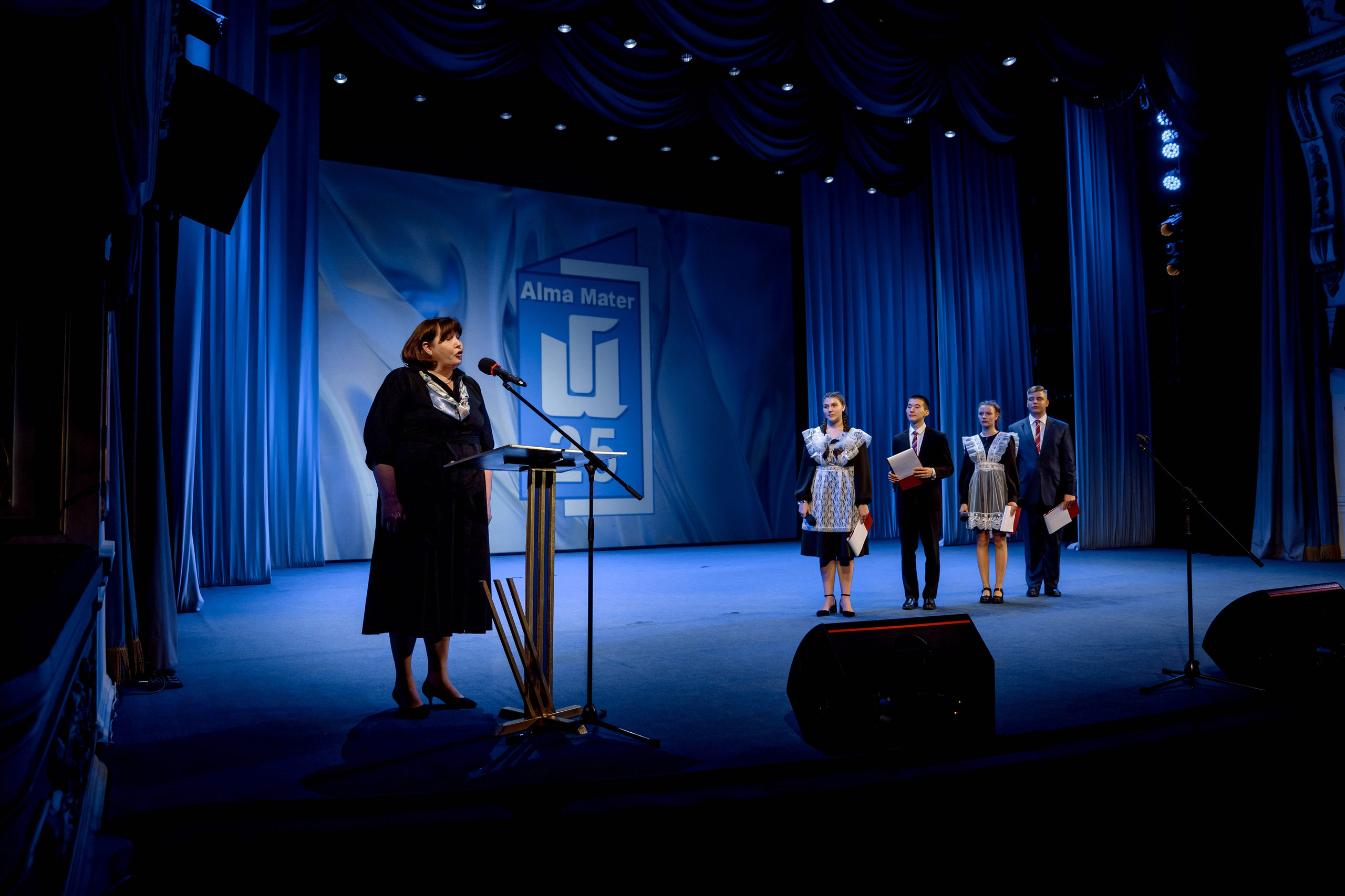 Гимназия 25 — последний звонок (Драм Театр). Свадебный фотограф Иркутск, репортажный фотограф Иркутск