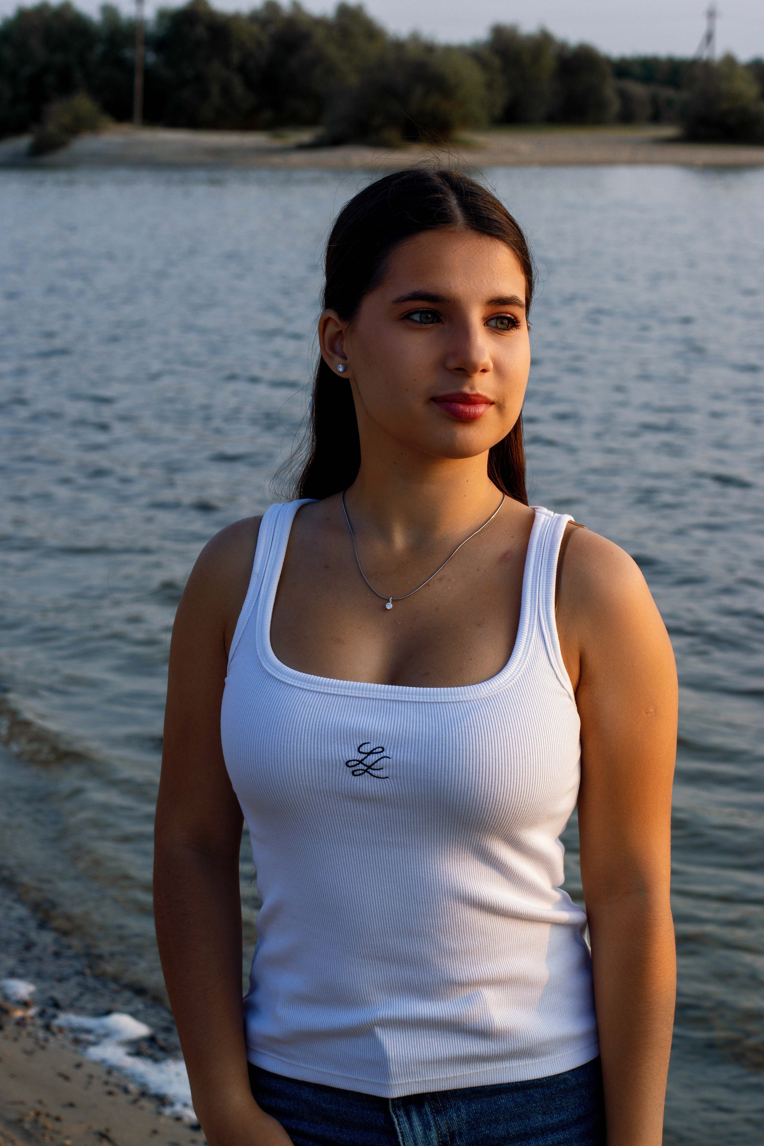 Эмилия у озера. Фотограф Татьяна Матрос