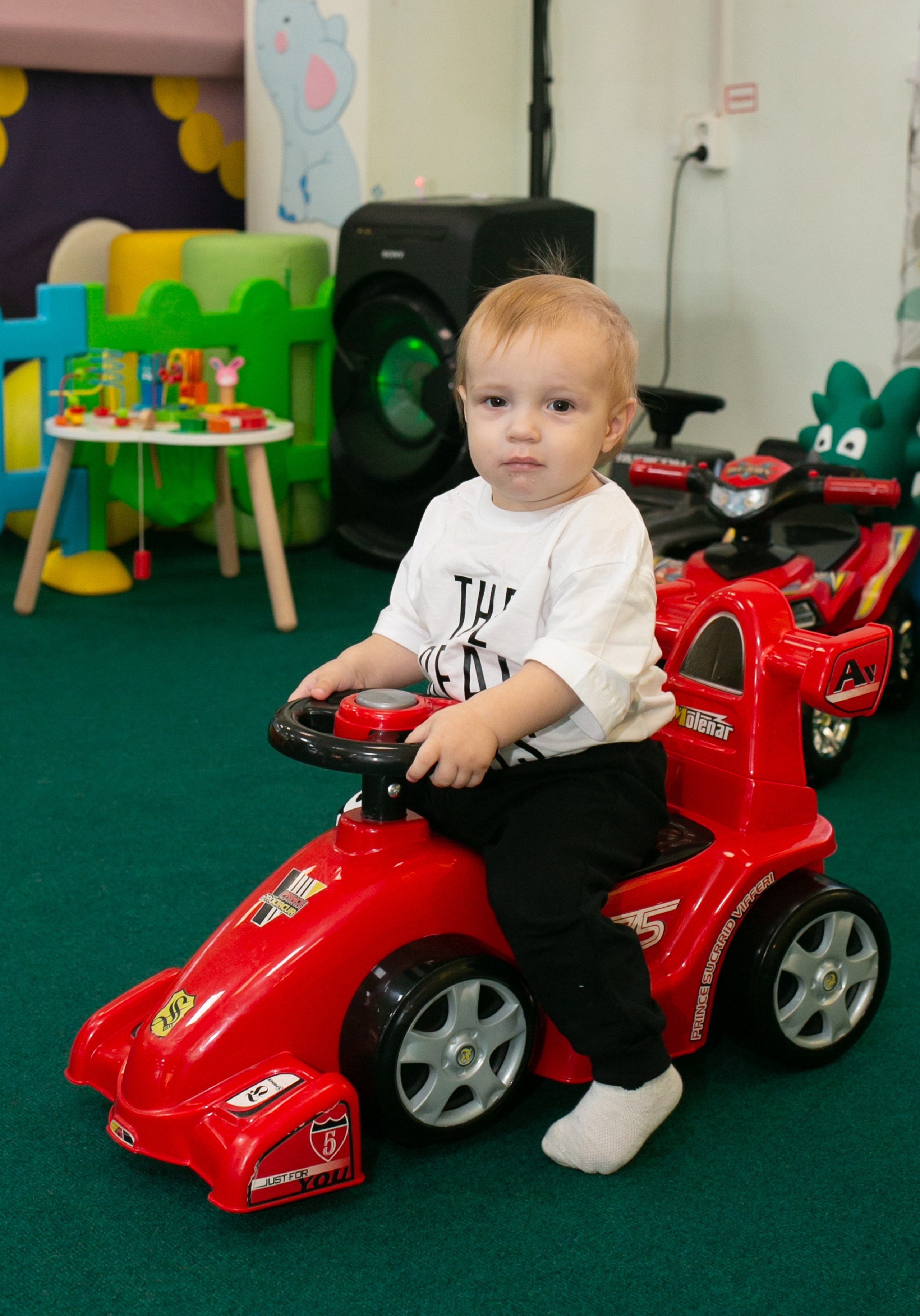 Белый кролик. Пикачу. Фотограф новорожденных и семейный фотограф НСО г. Бердск Марина Львова