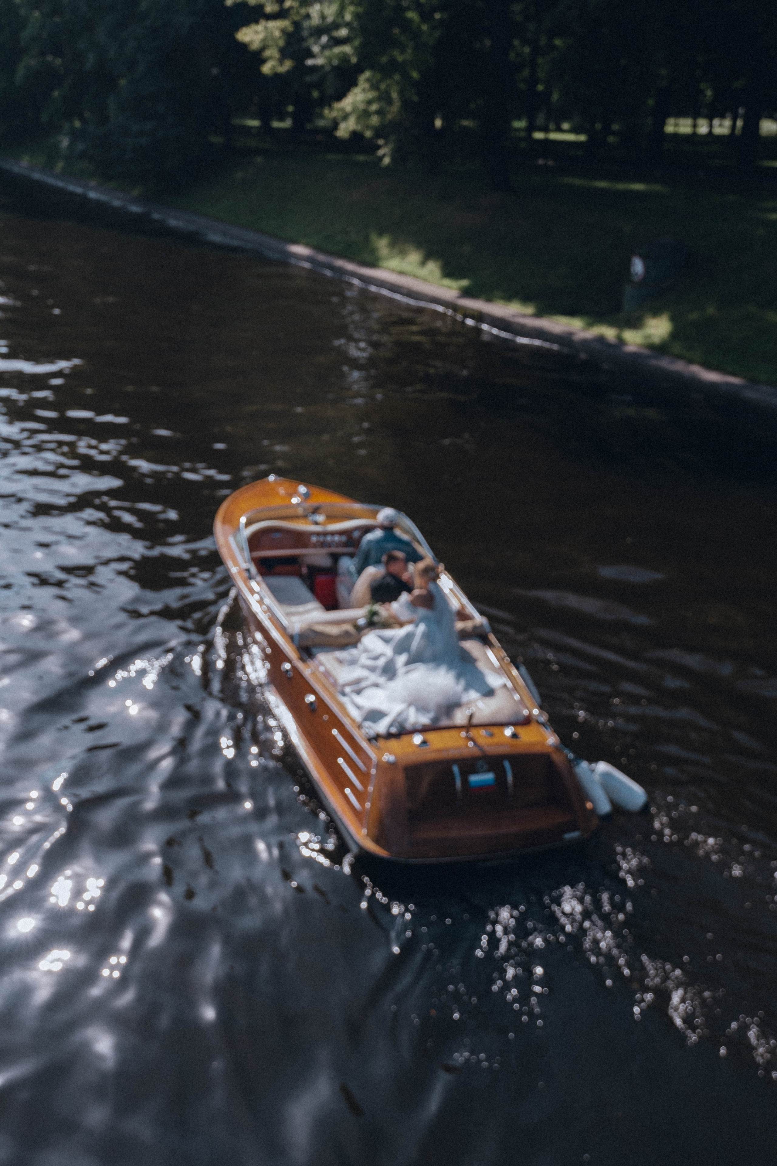 СВАДЕНБНАЯ СЬЕМКА НА КАТЕРЕ ПО КАНАЛАМ САНКТ-ПЕТЕРБУРГА И В АКВАТОРИИ НЕВЫ. Профессиональный фотограф, Санкт-Петербург — Виктория Богомолова