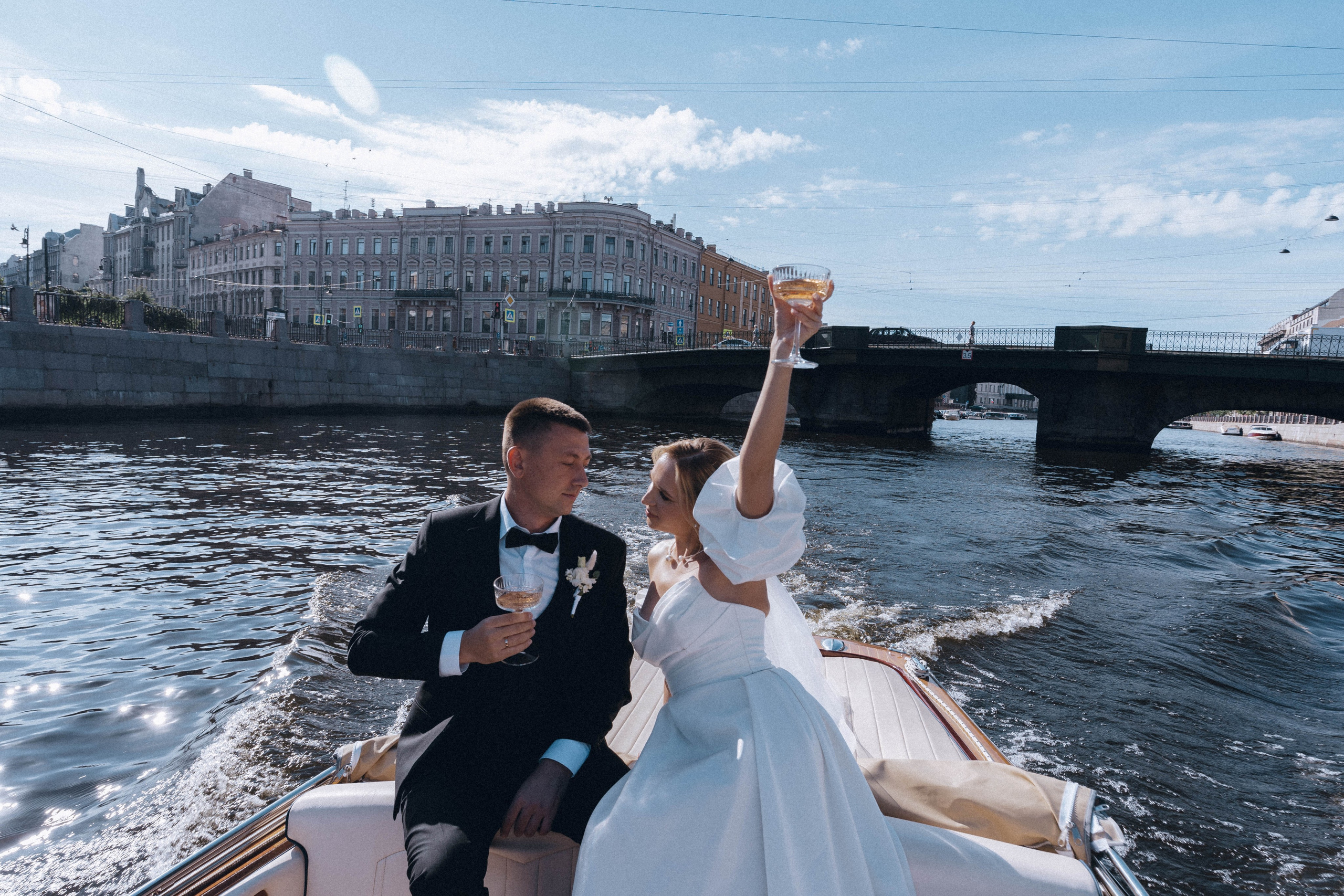 СВАДЕНБНАЯ СЬЕМКА НА КАТЕРЕ ПО КАНАЛАМ САНКТ-ПЕТЕРБУРГА И В АКВАТОРИИ НЕВЫ. Профессиональный фотограф, Санкт-Петербург — Виктория Богомолова