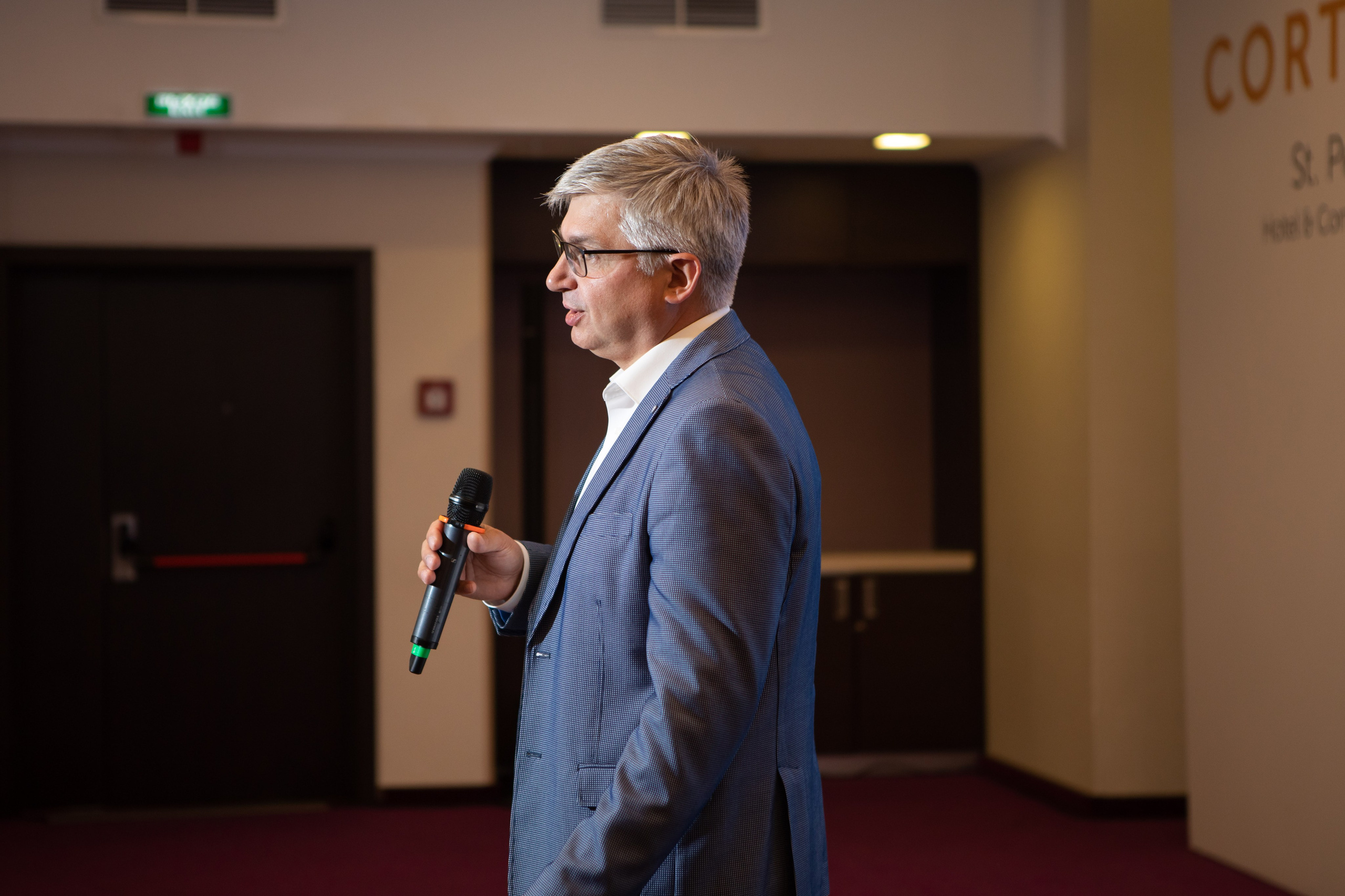 НЛМК — конференция в Петербурге. Двойняшки-фотографы Анна и Анастасия в Санкт-Петербурге