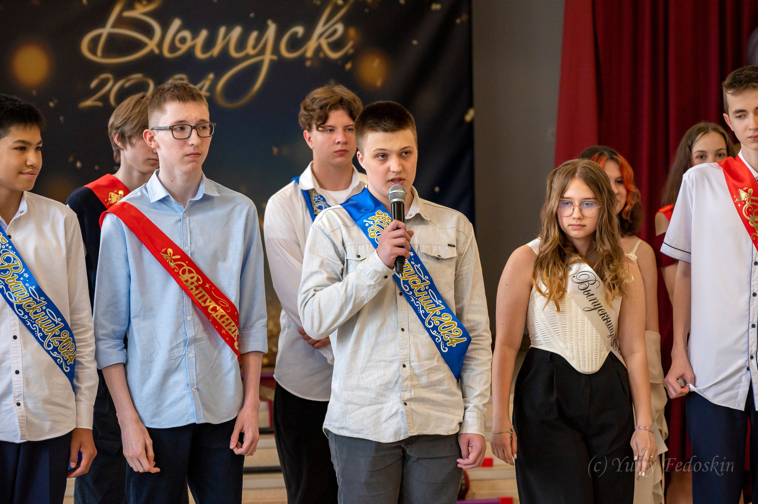 Репортаж о выпускном 9 классов в школе № 7 города Королёва, 26.06.24г. Профессиональный фотограф интерьеров в Москве Юрий Федоскин