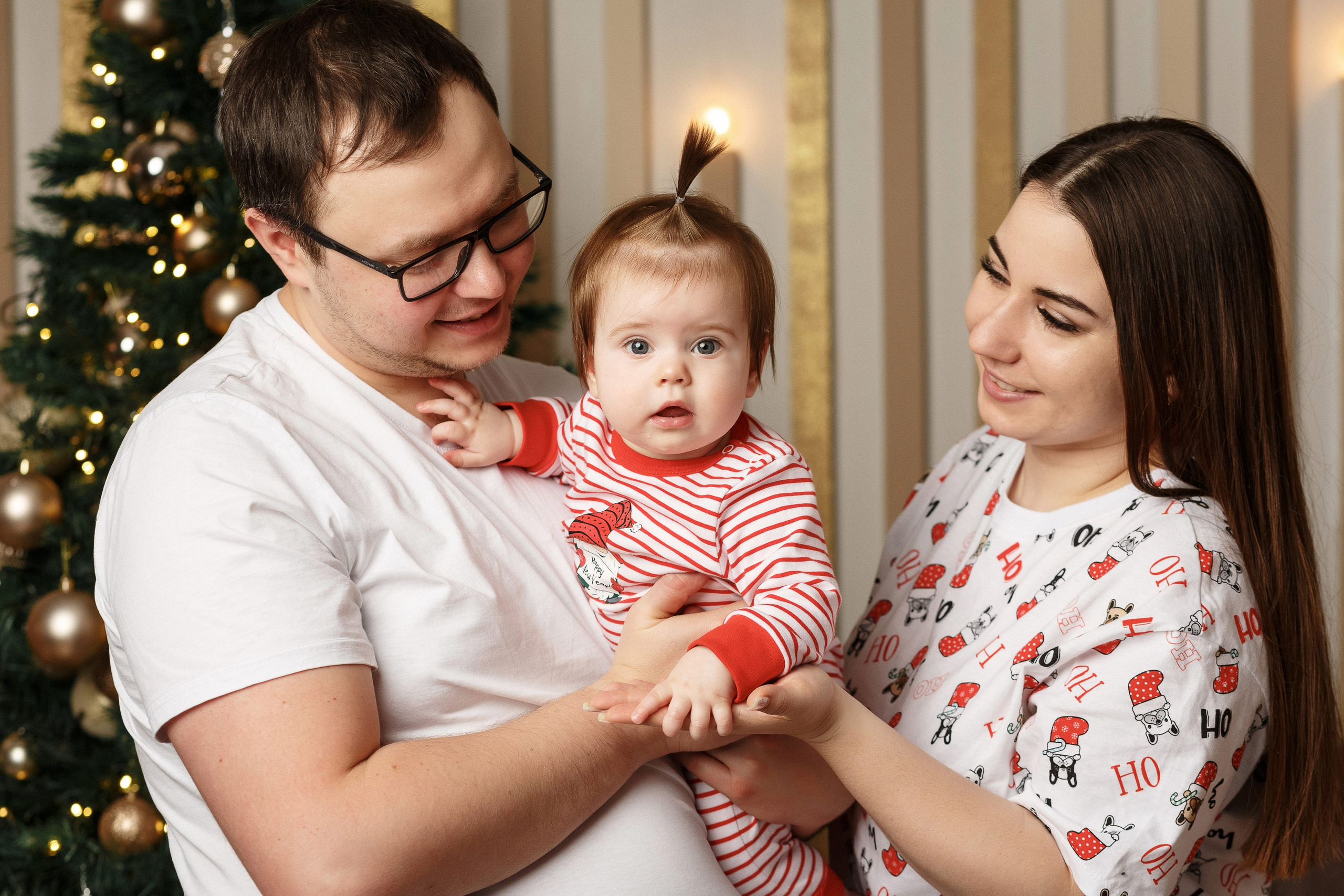 Семейная фотосессия в новогодней фотостудии 'Сова' Таганрога. Свадебный и семейный фотограф в Таганроге Бакарюк Антон