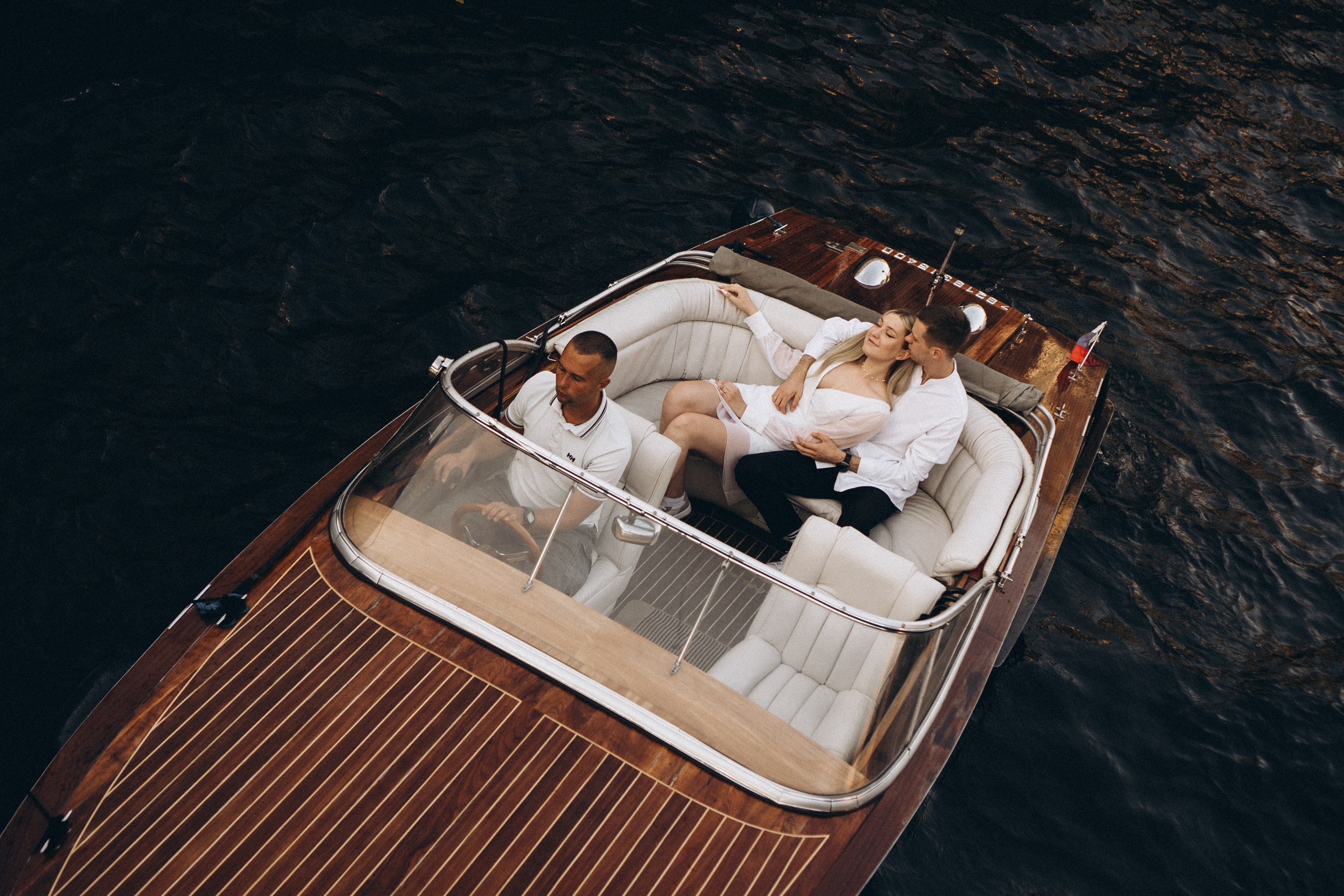 СВАДЕНБНАЯ СЬЕМКА НА КАТЕРЕ ПО КАНАЛАМ САНКТ-ПЕТЕРБУРГА И В АКВАТОРИИ НЕВЫ. Профессиональный фотограф, Санкт-Петербург — Виктория Богомолова